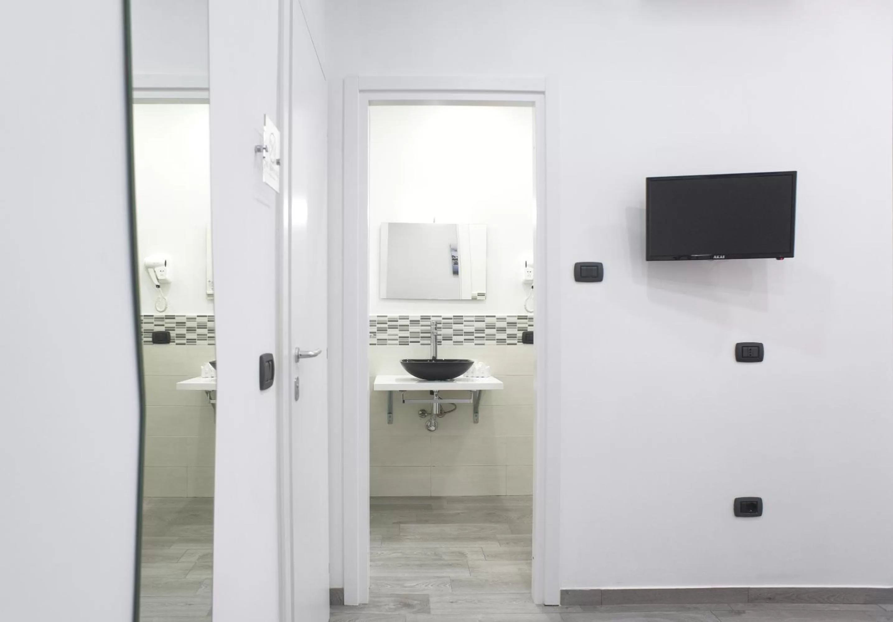 Shower, TV/Entertainment Center in La Casa di Luna