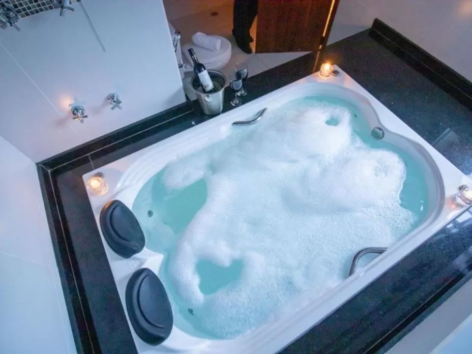 Hot Tub in Pousada Ricanto Amore Mio