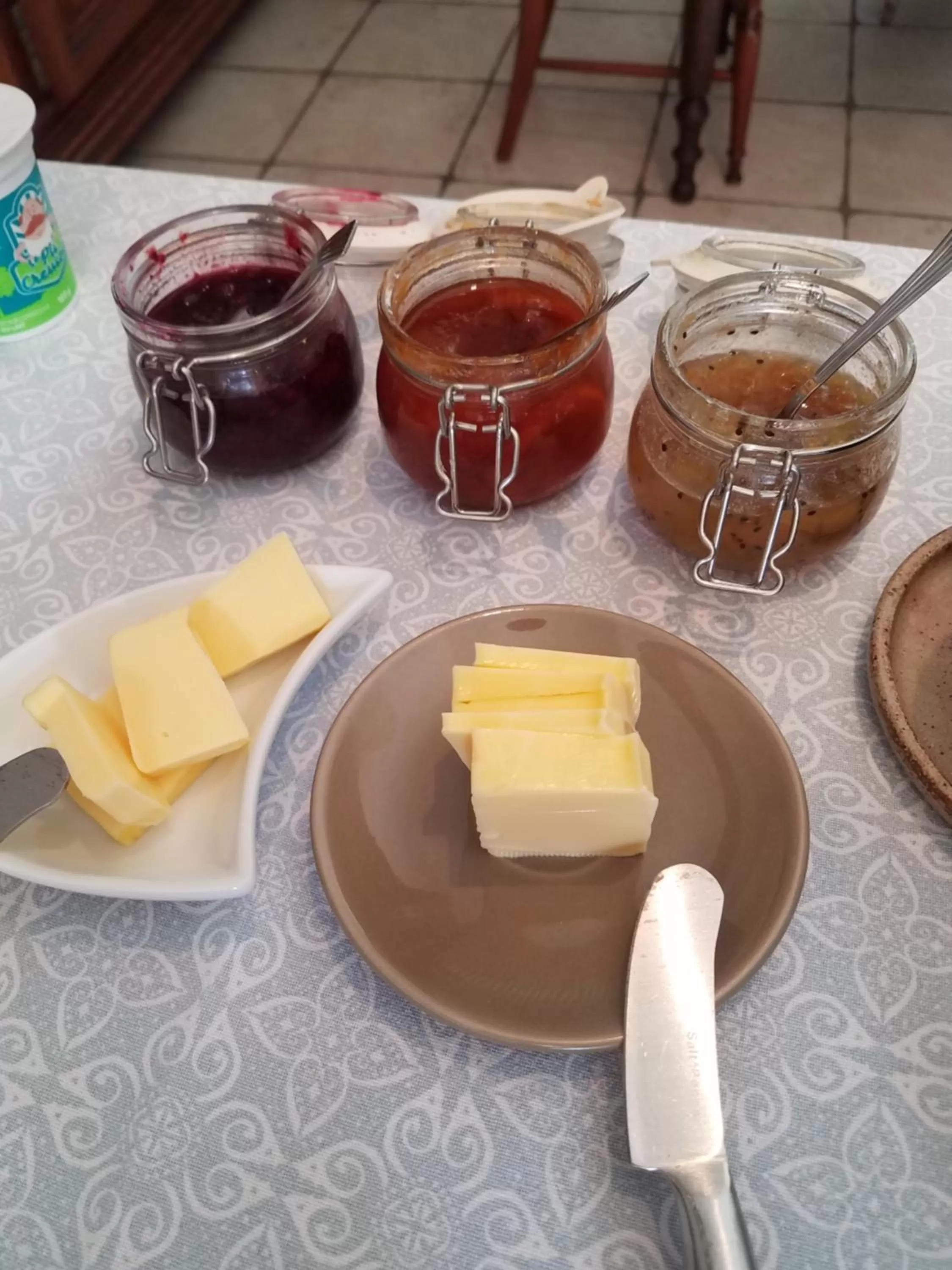 Continental breakfast in Château Besson