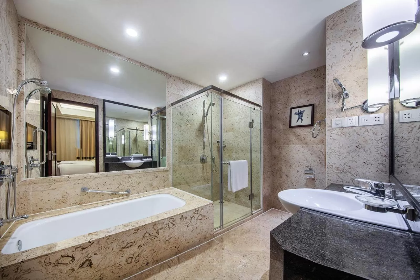 Bathroom in Crowne Plaza Foshan by IHG