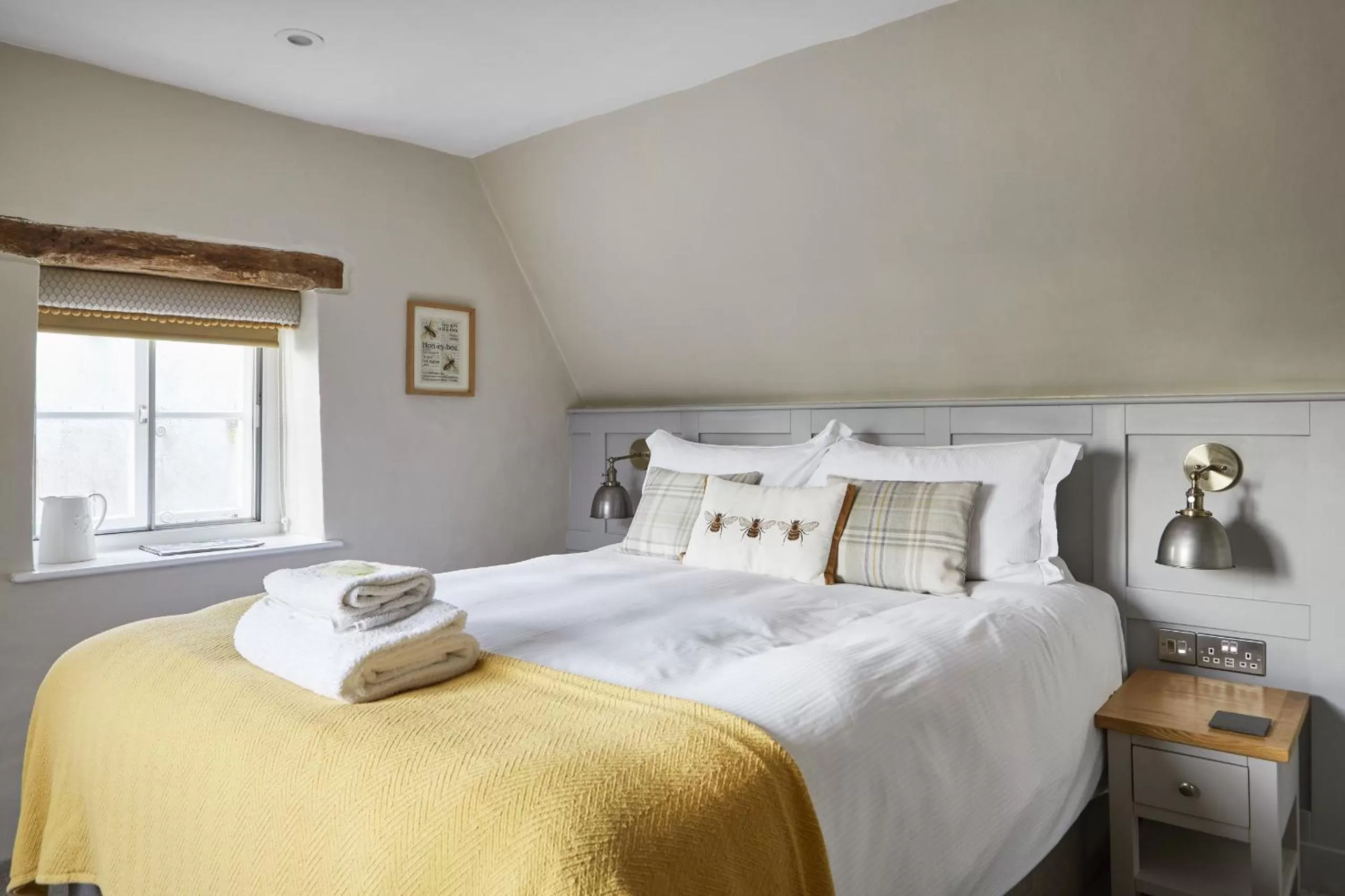 Bedroom, Bed in The Old New Inn