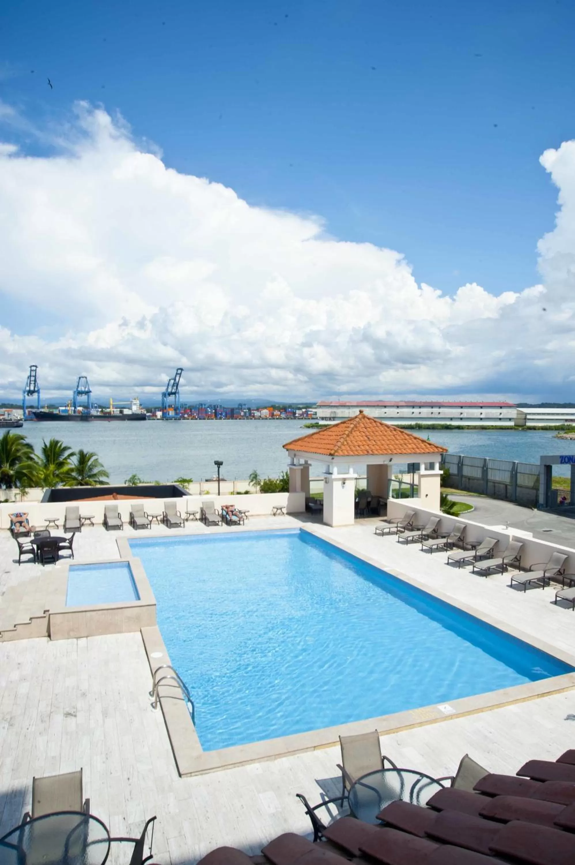 Swimming pool in Radisson Colon 2,000 Hotel & Casino