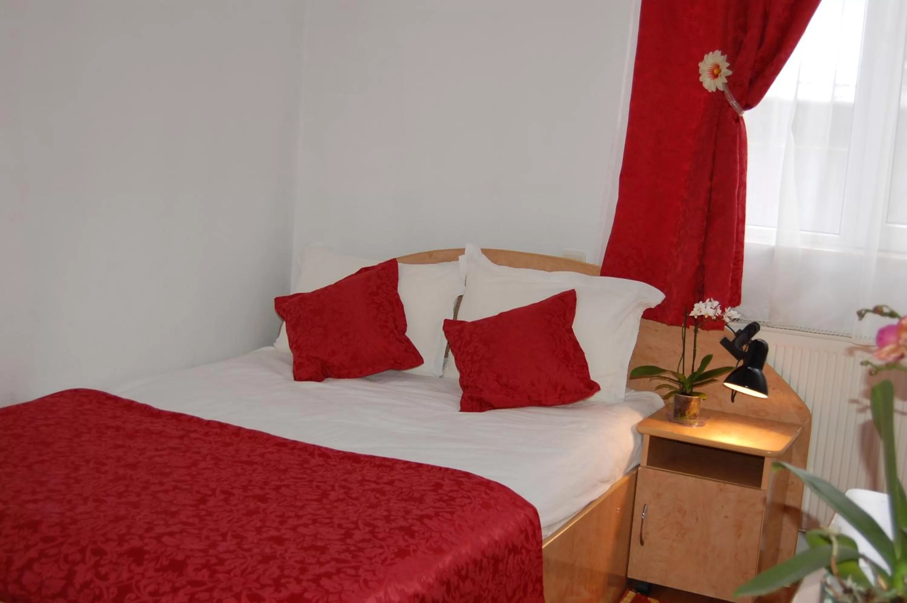 Bed in Motel Maestro