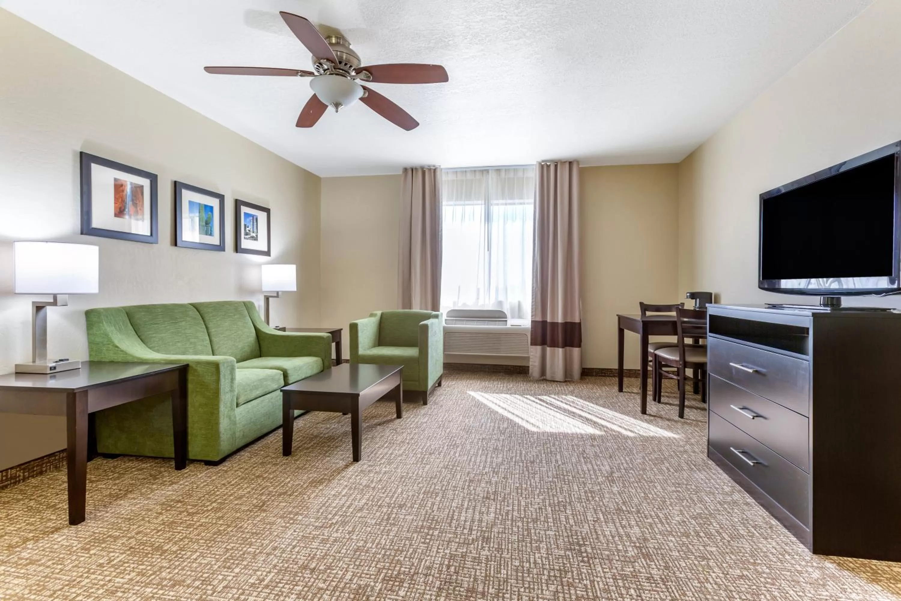 Living room in Comfort Inn & Suites Surprise Near Sun City West