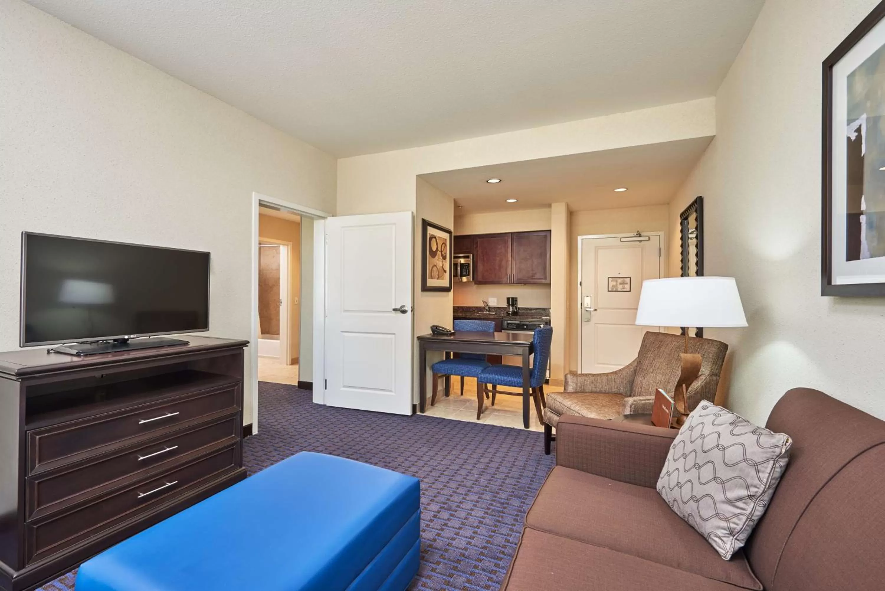 Living room in Homewood Suites Odessa