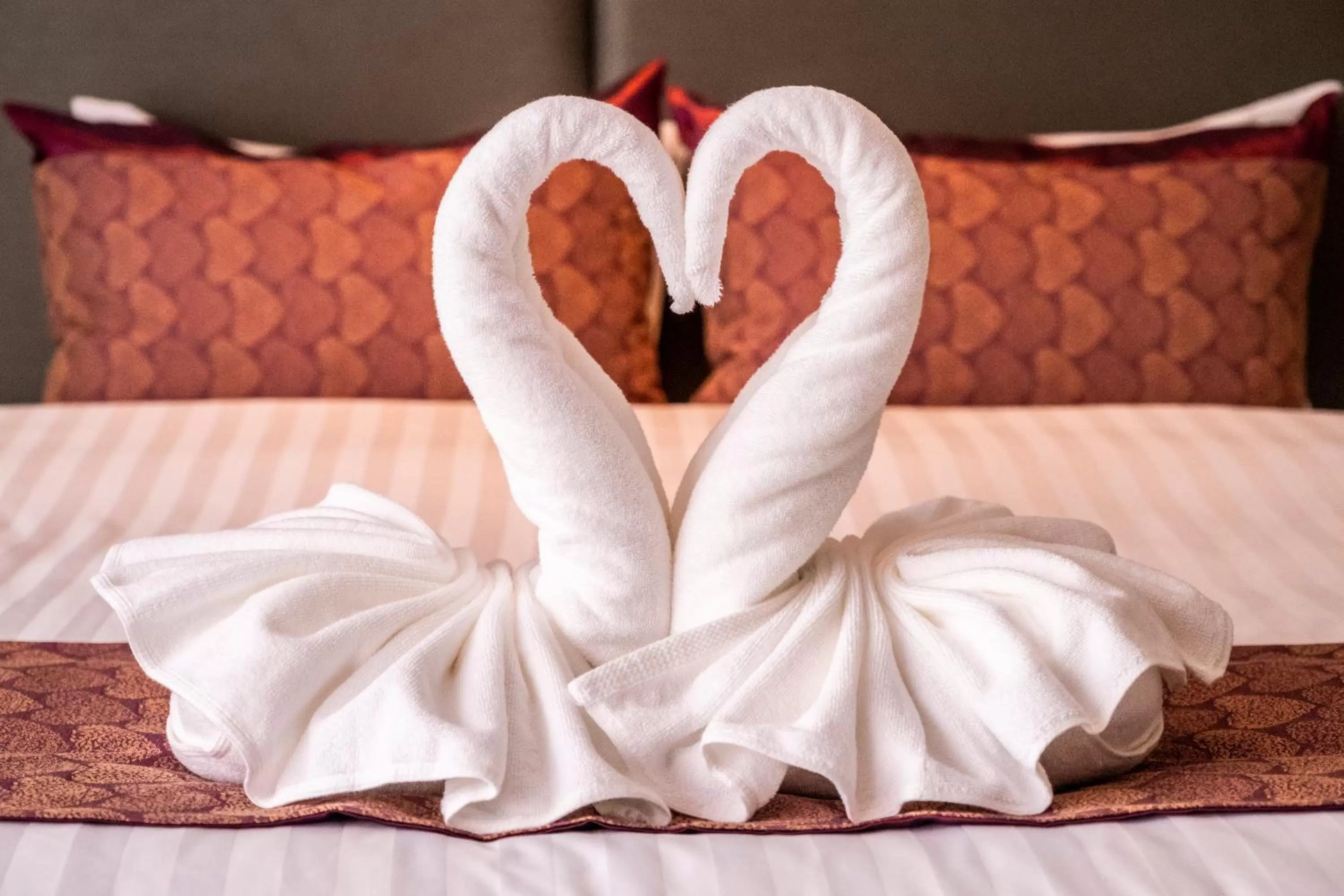 Bed in Sinsuvarn Airport Suite Hotel