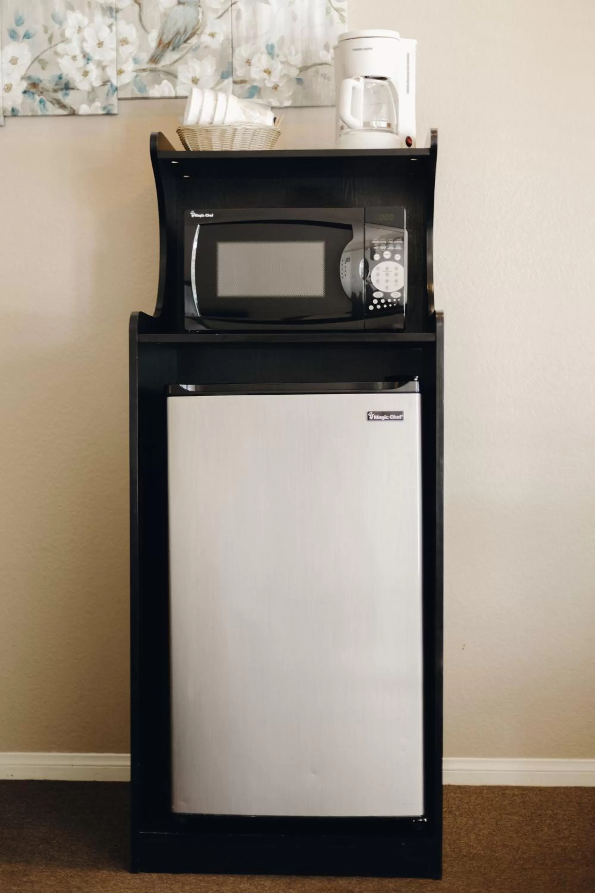 minibar, Kitchen/Kitchenette in Vintage Lakeside Inn