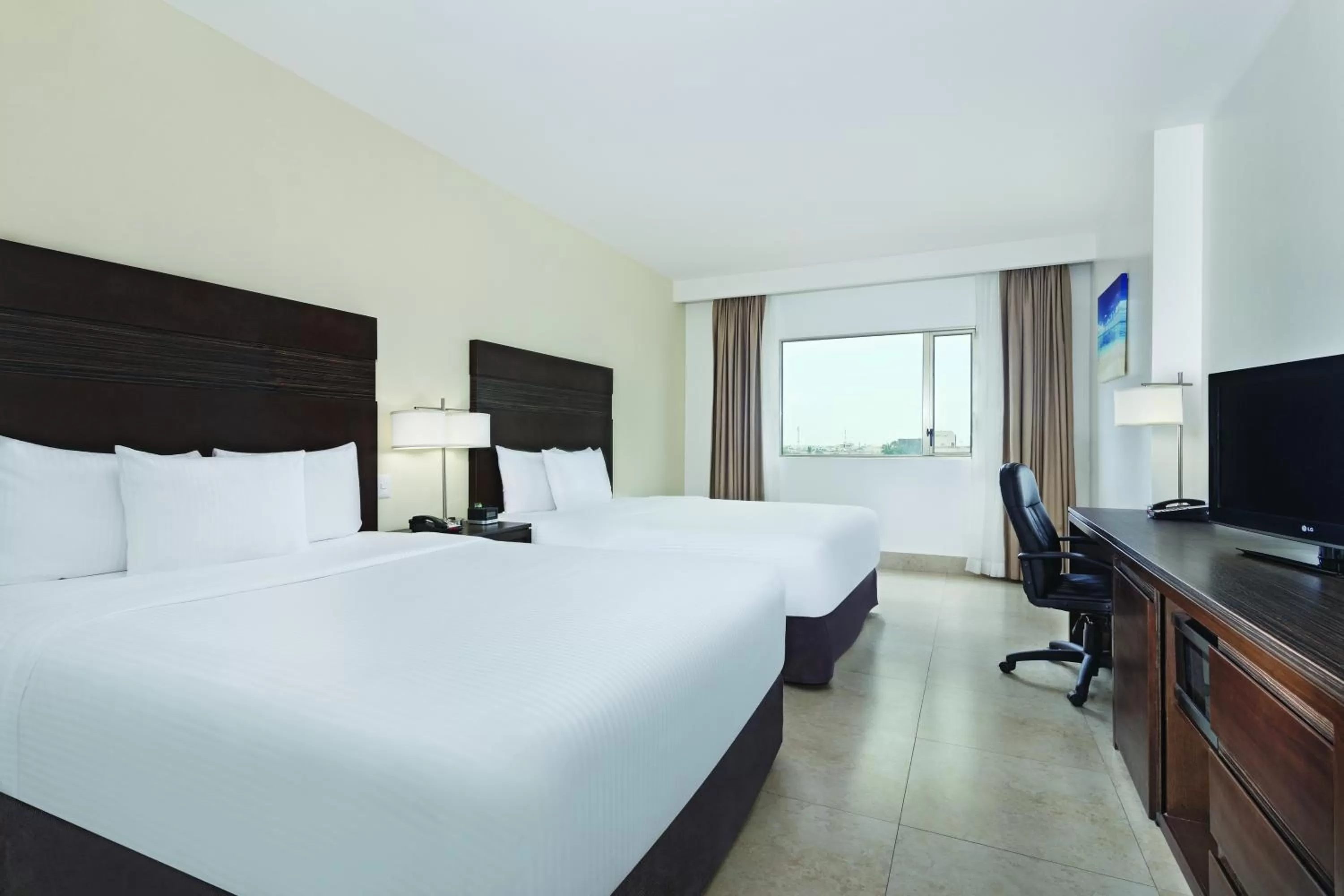 Photo of the whole room, Bed in Wyndham Garden Cancun Downtown