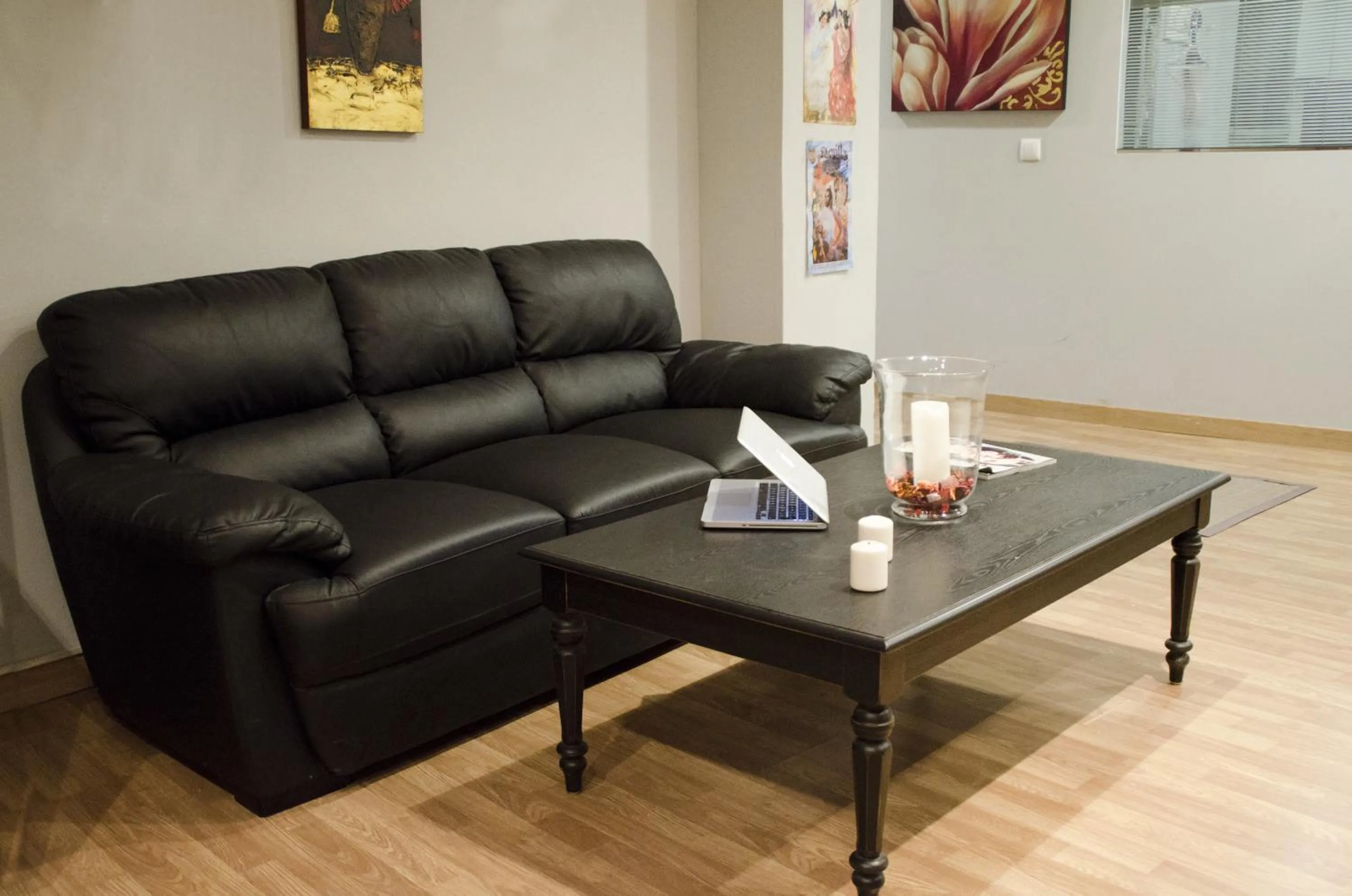 Seating area in Hotel Duquesa