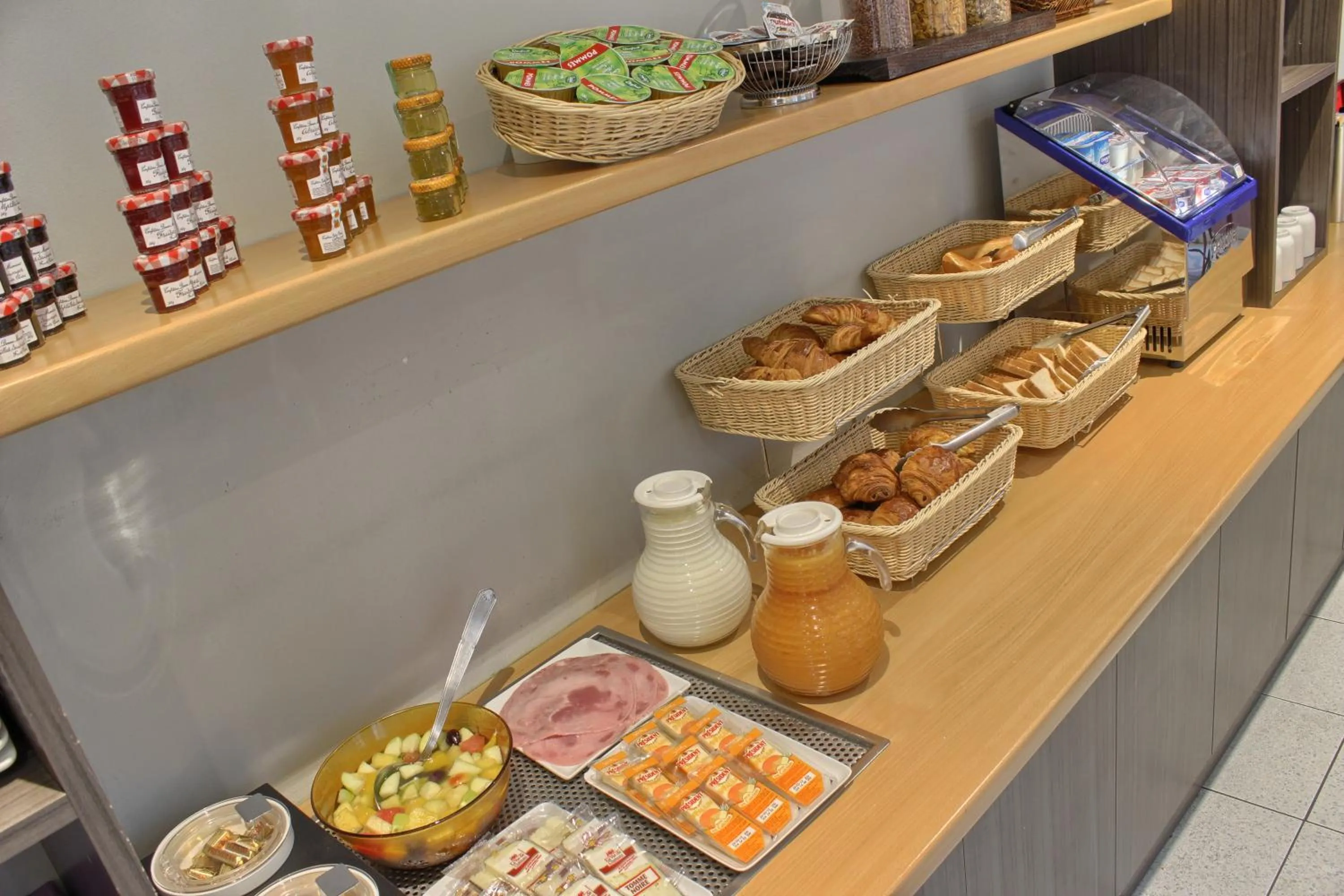 Restaurant/places to eat in Timhotel Boulogne Rives de Seine