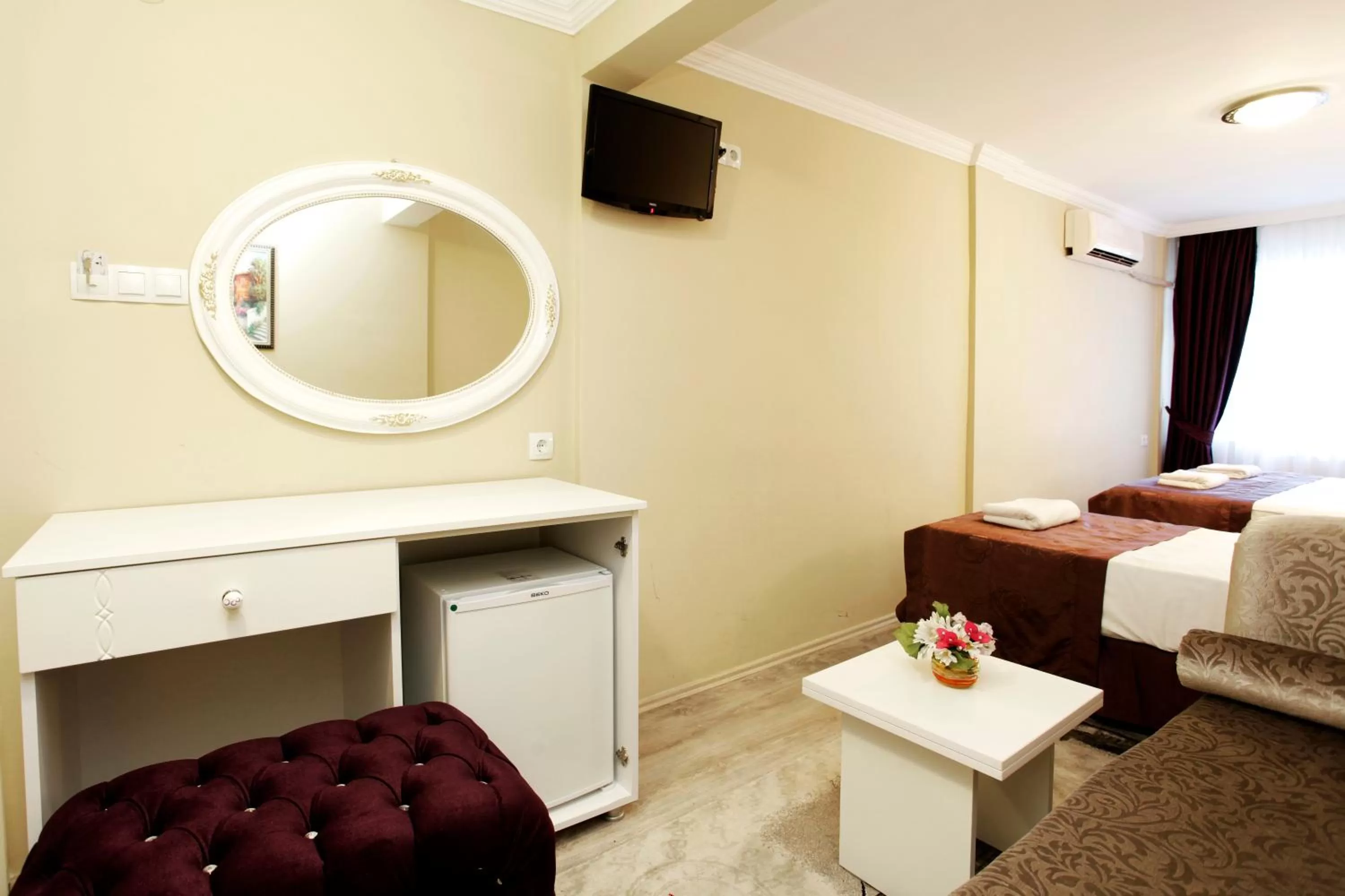 Toilet, Bed in Spinel Hotel - Old City