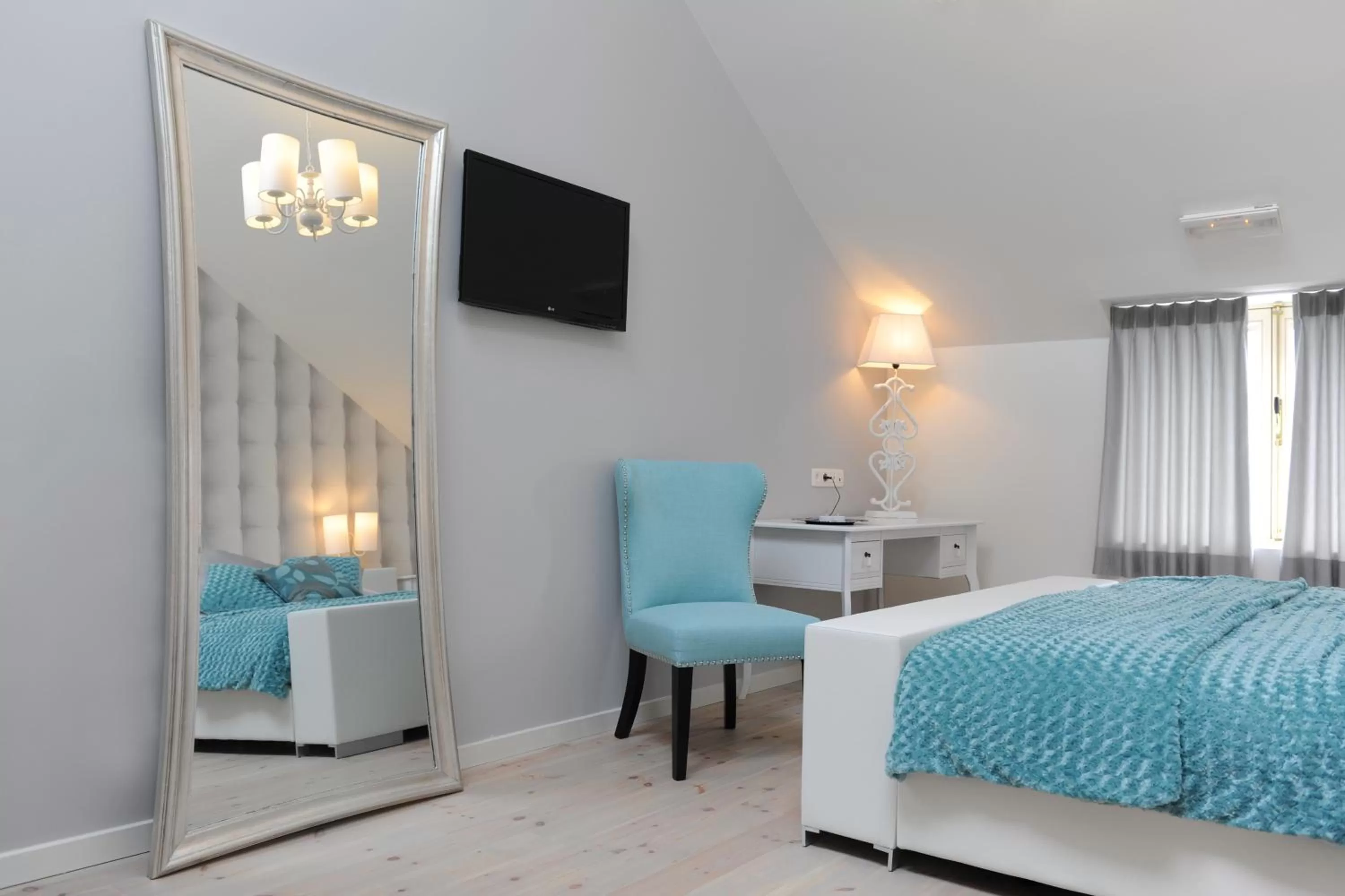 Bed in Charmehotel Villa Saporis