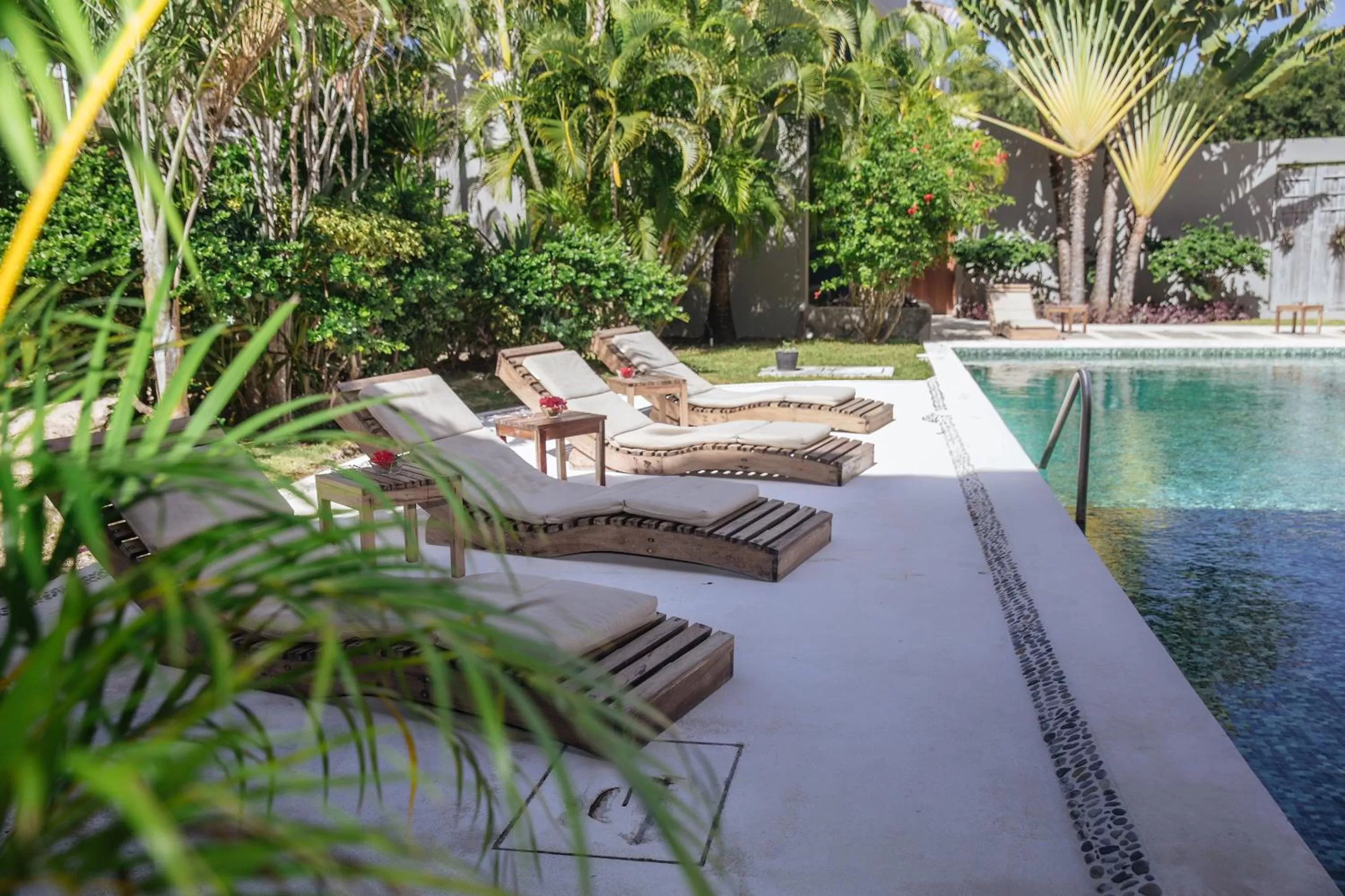 Pool view in Villas H2O