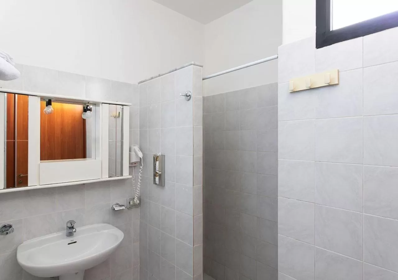 Shower in Hotel Residence Nemo