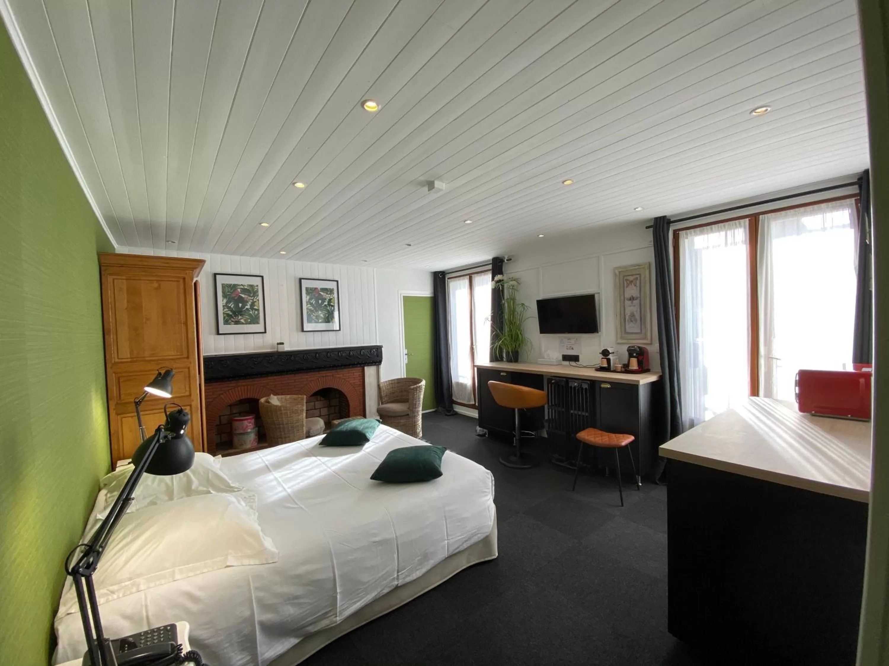 Photo of the whole room, Bed in Hôtel De La Cathédrale