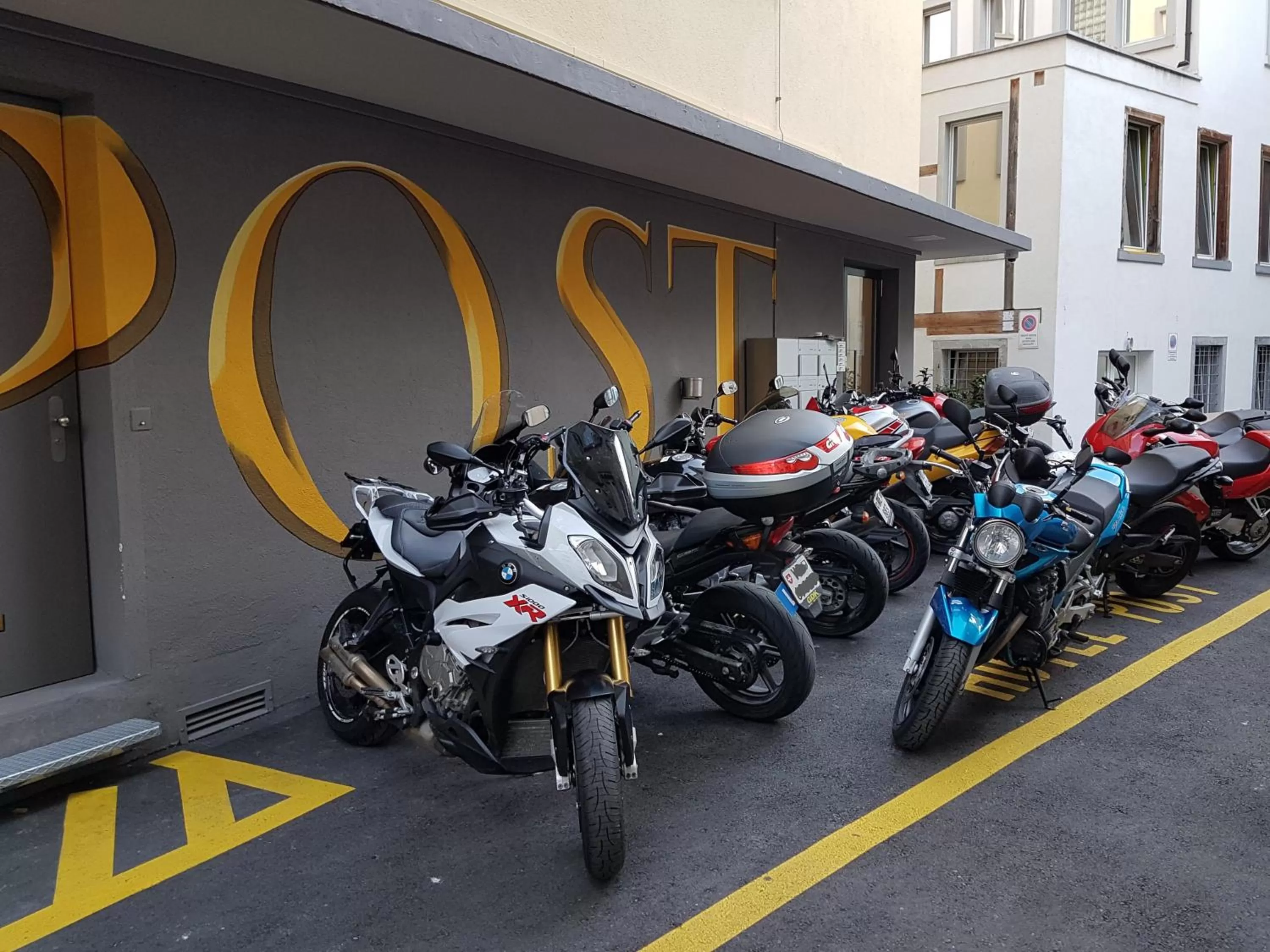 Facade/entrance in Central Hotel Post