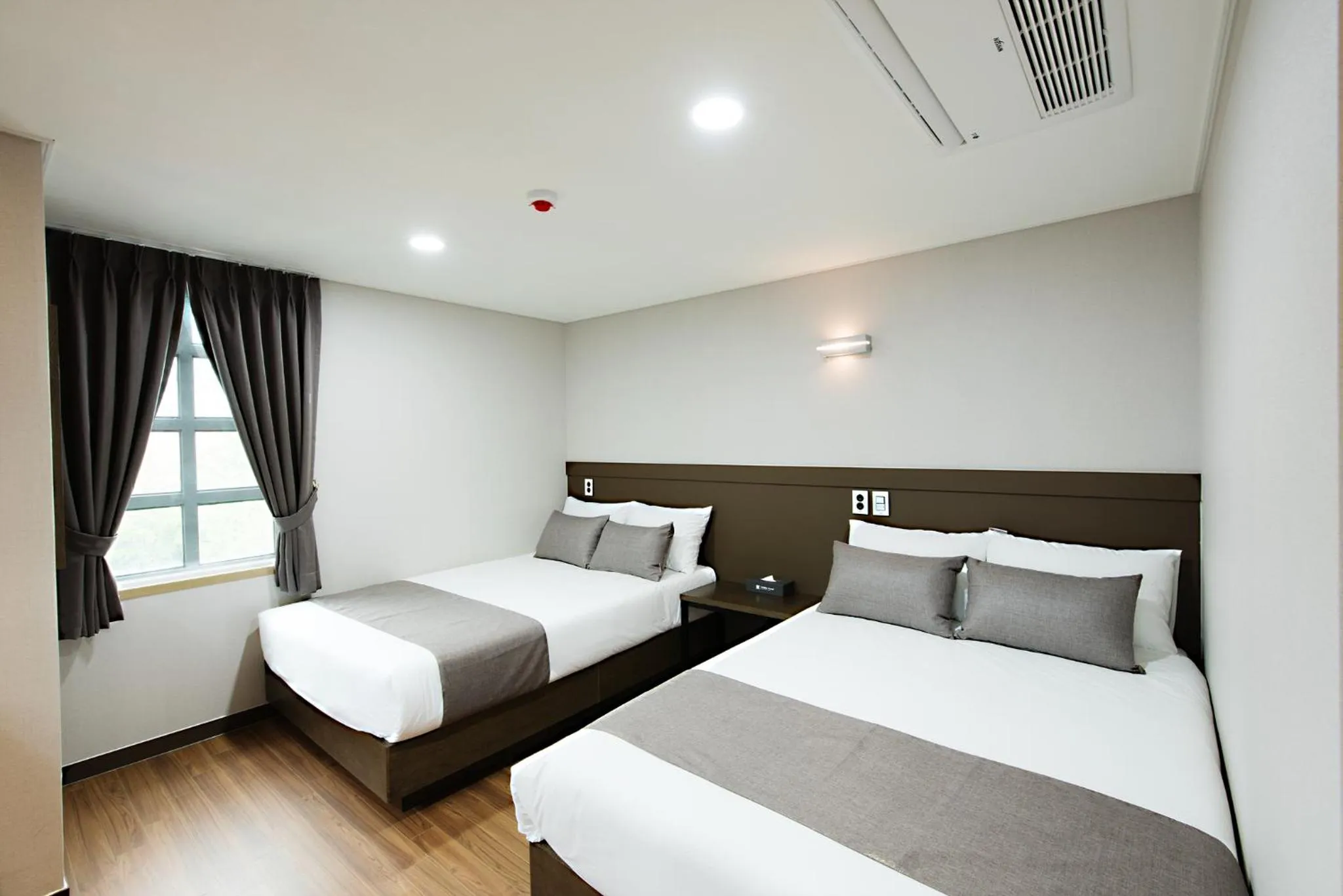 Bedroom, Bed in Ehwa In Myeongdong
