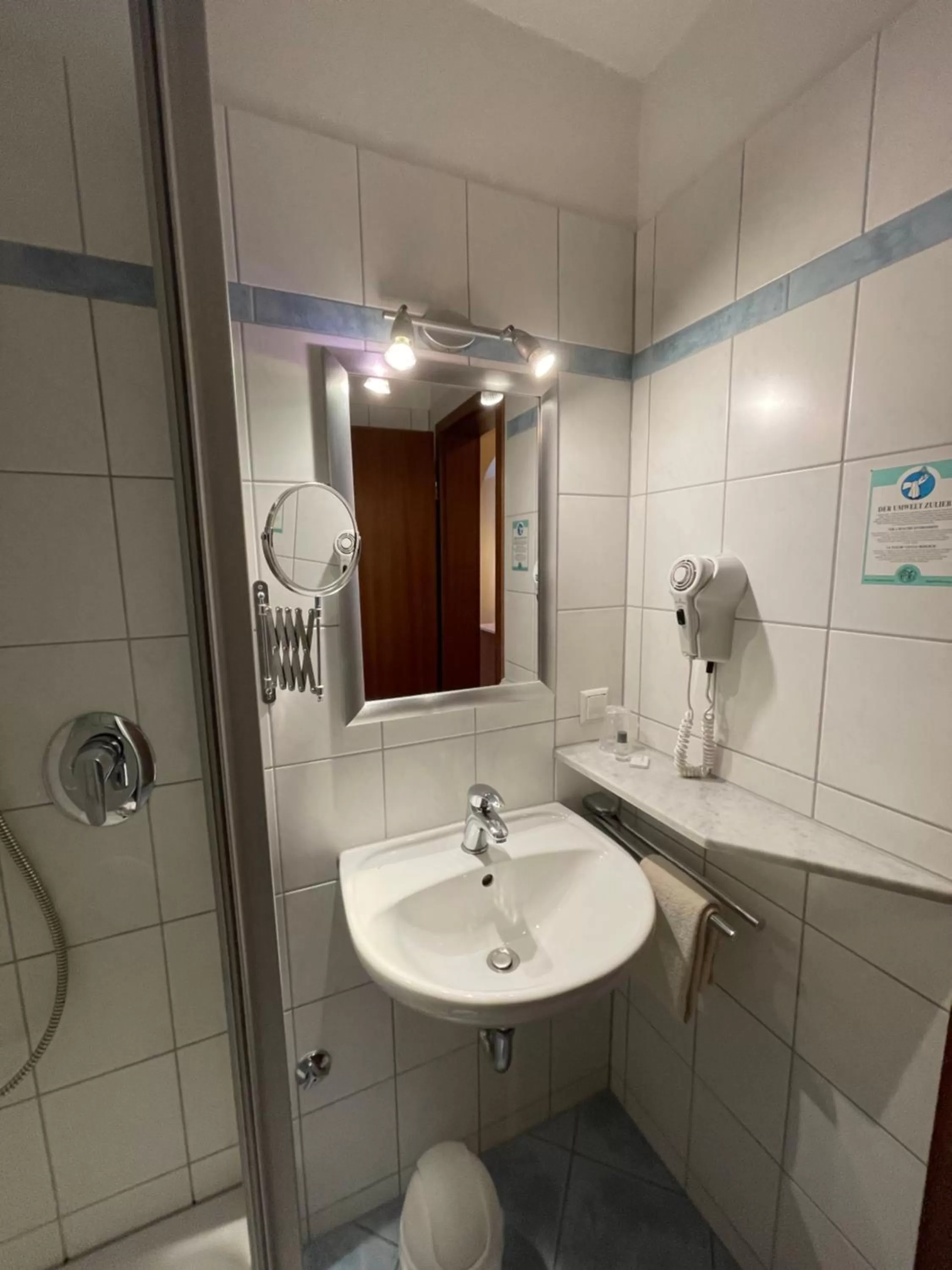 Bathroom in zum Schwanen Garni