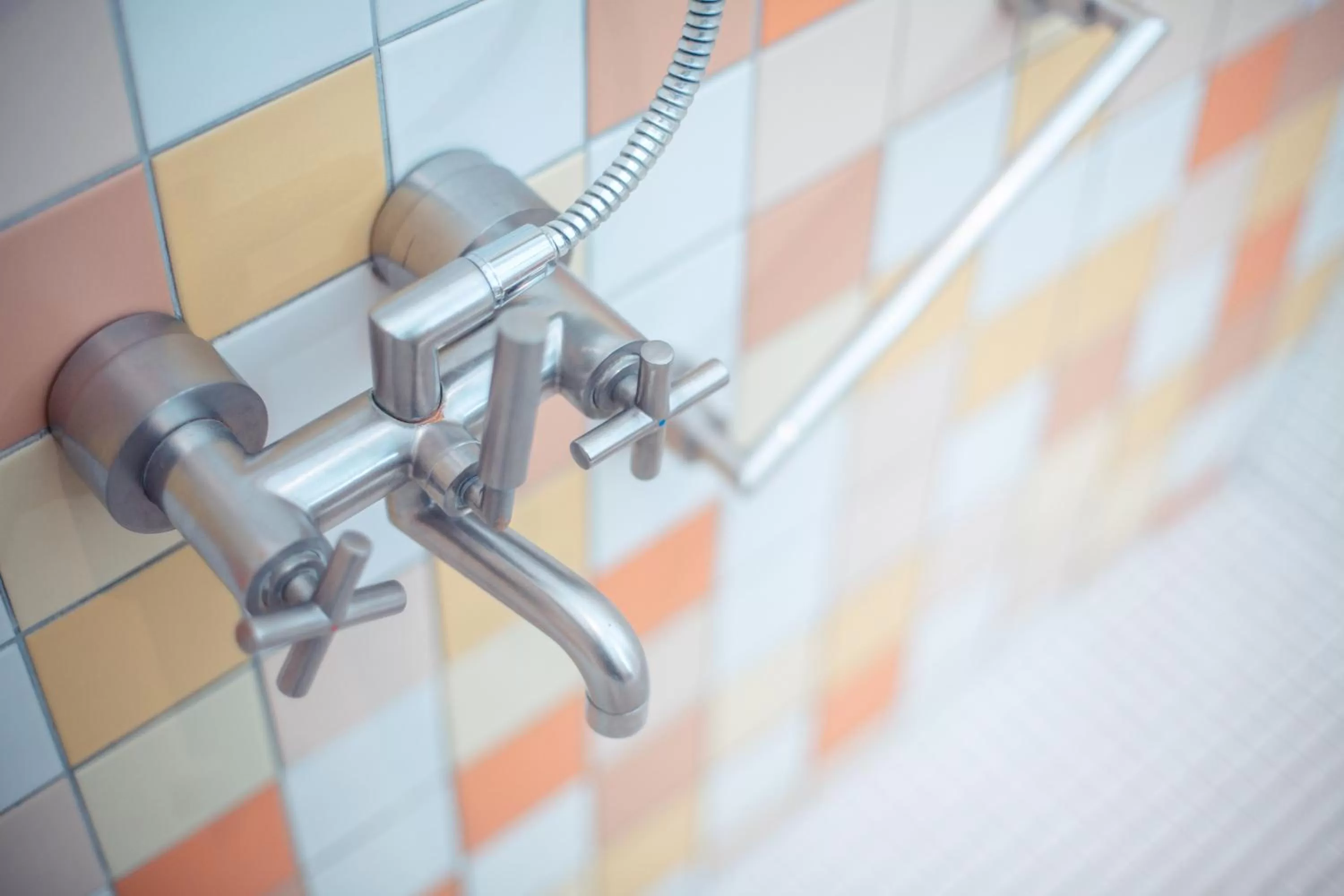 Shower in Hotel Bleibtreu Berlin by Golden Tulip