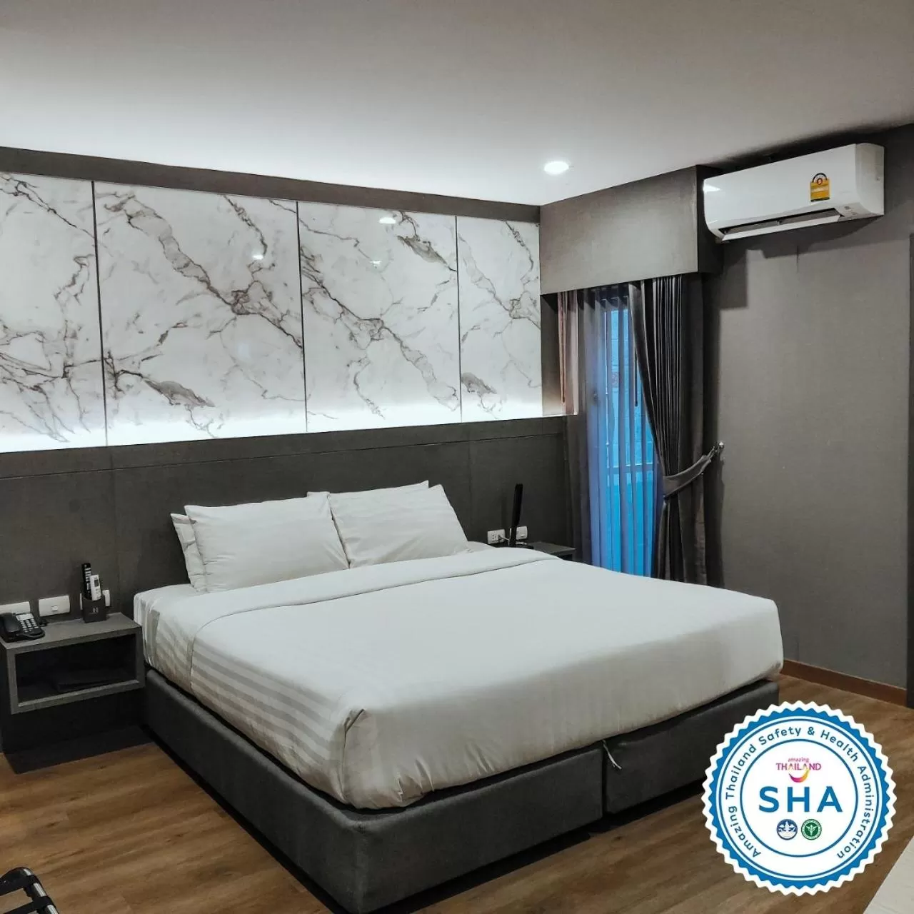 Bedroom in Hyde Park Hotel Bangkok