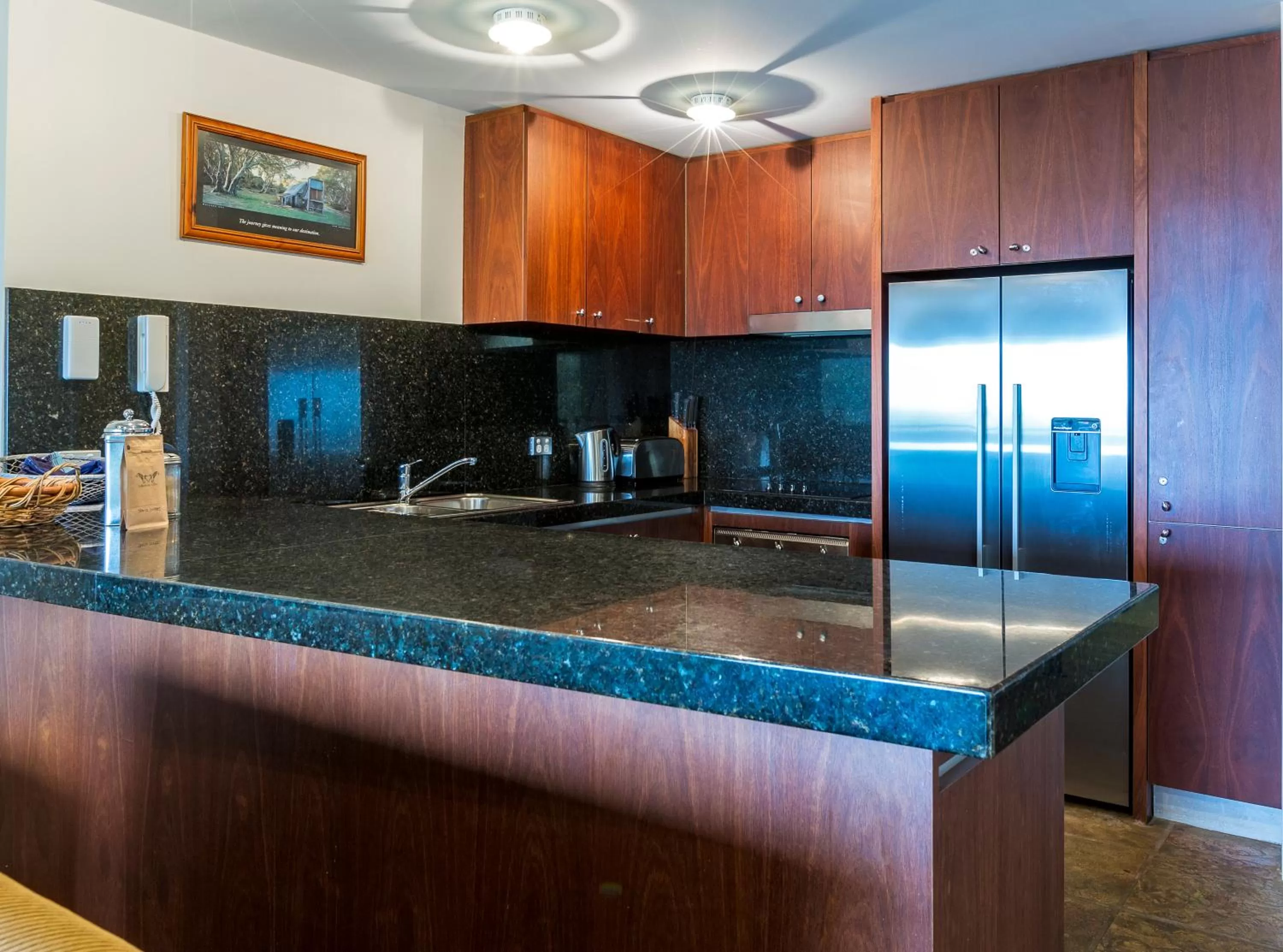 Kitchen or kitchenette, Kitchen/Kitchenette in Alpine Woodsmoke Apartments