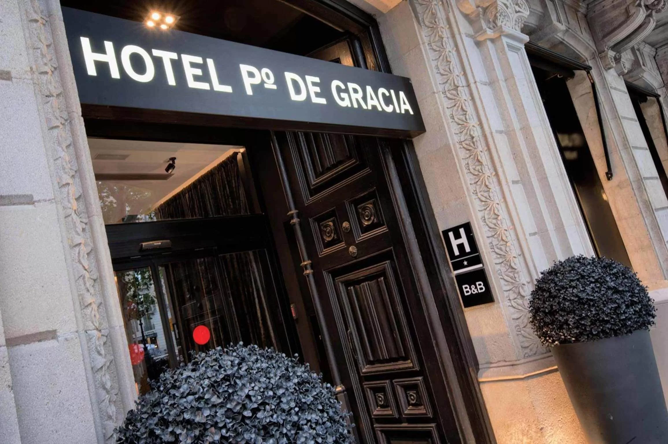 Facade/entrance in Hotel Paseo de Gracia
