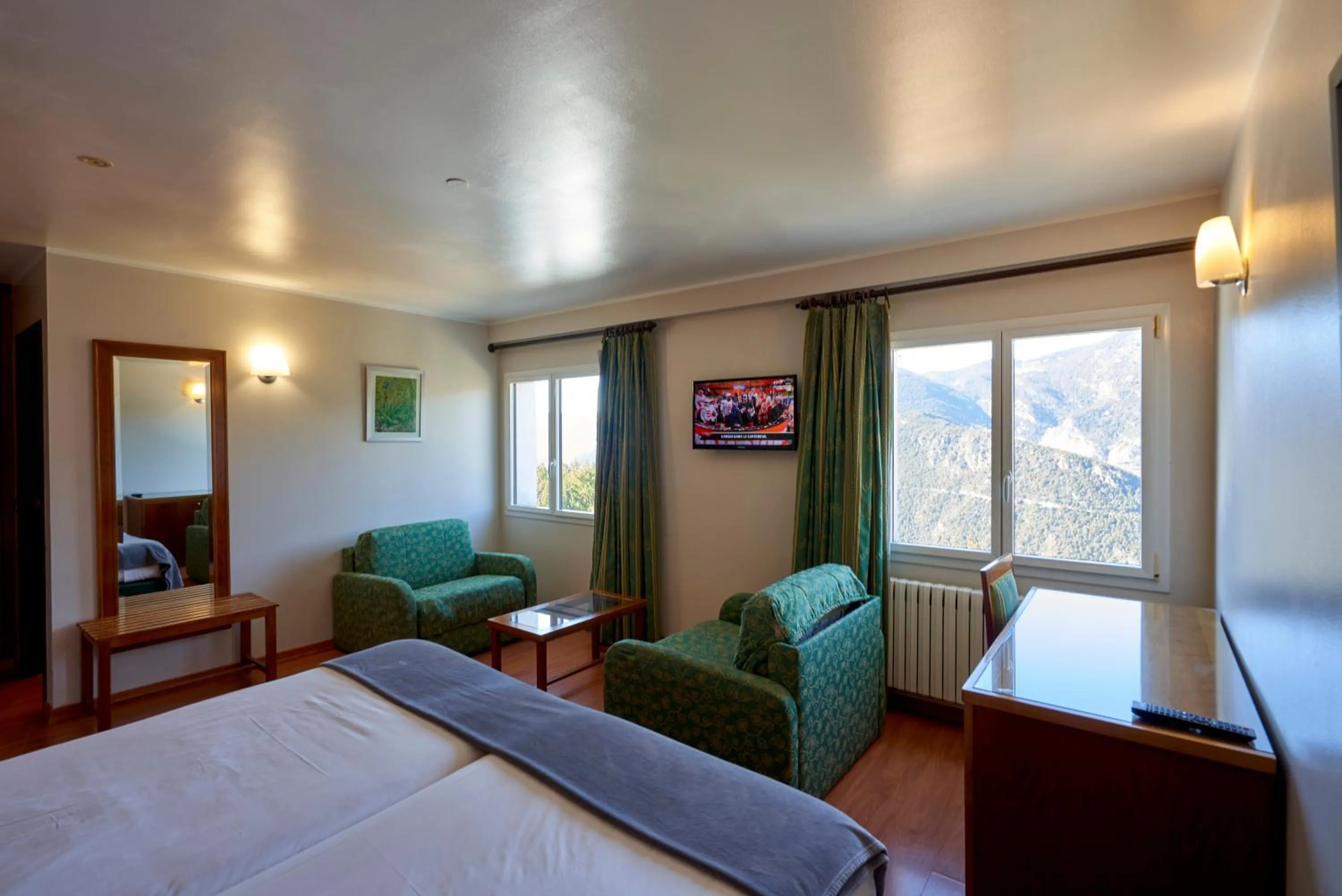 Photo of the whole room, Bed in Coma Bella