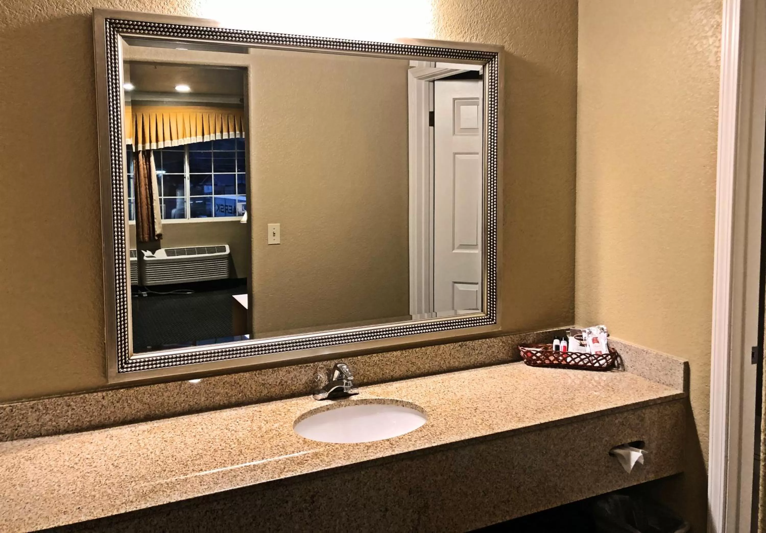 Bathroom in Lake Point Lodge