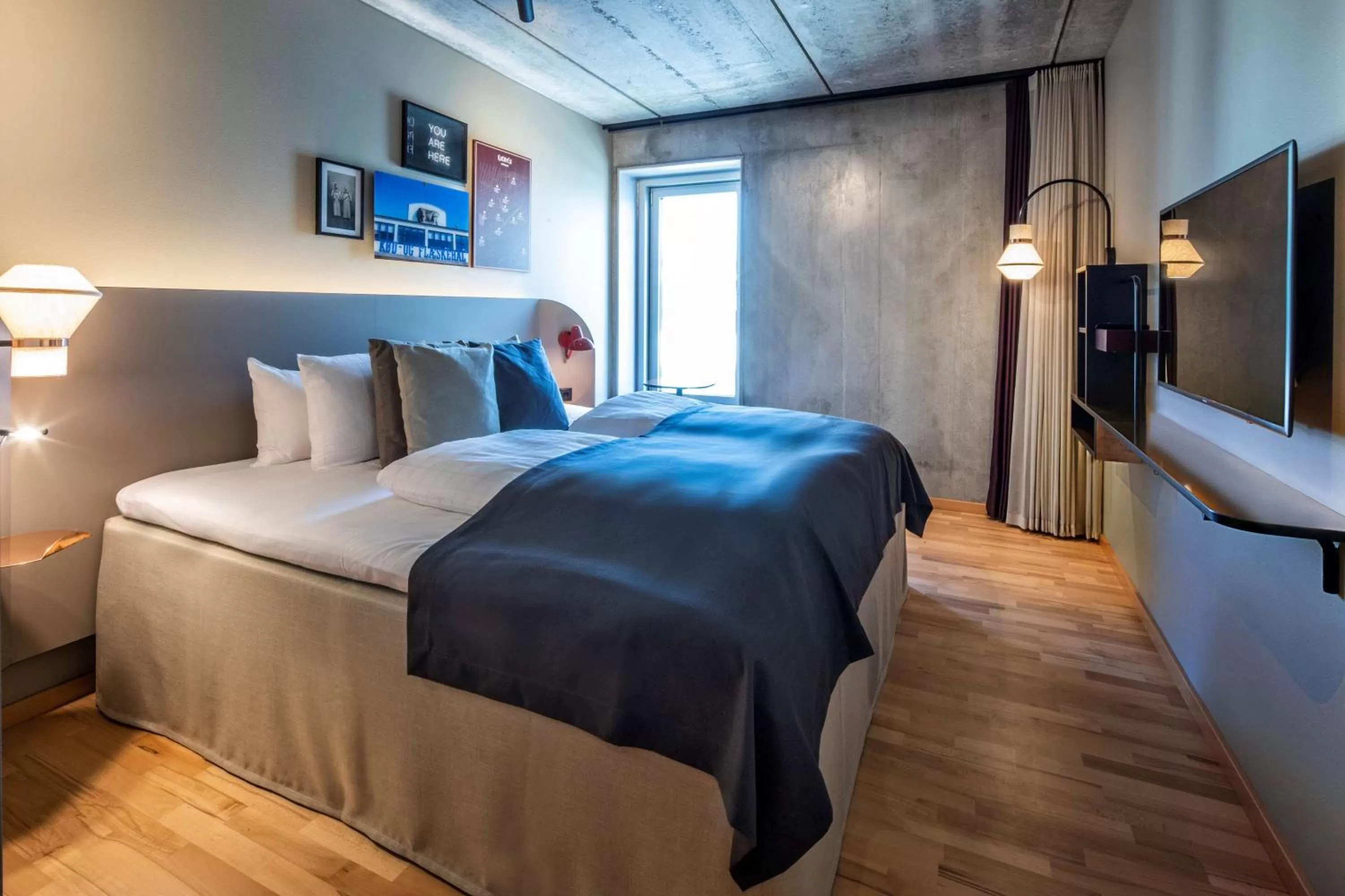 Photo of the whole room, Bed in Scandic Kødbyen