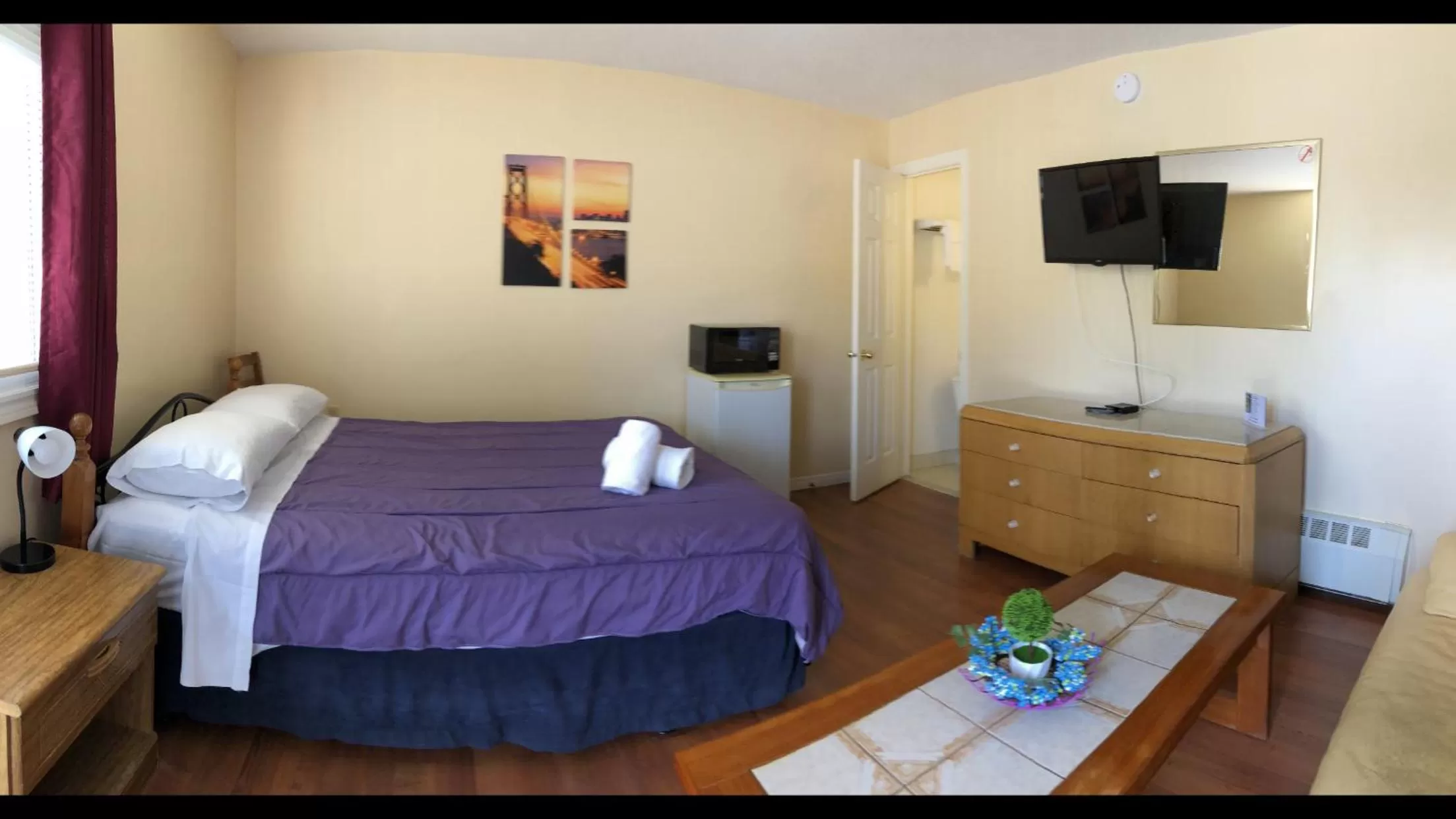 Bed in Wasaga Motel Inn