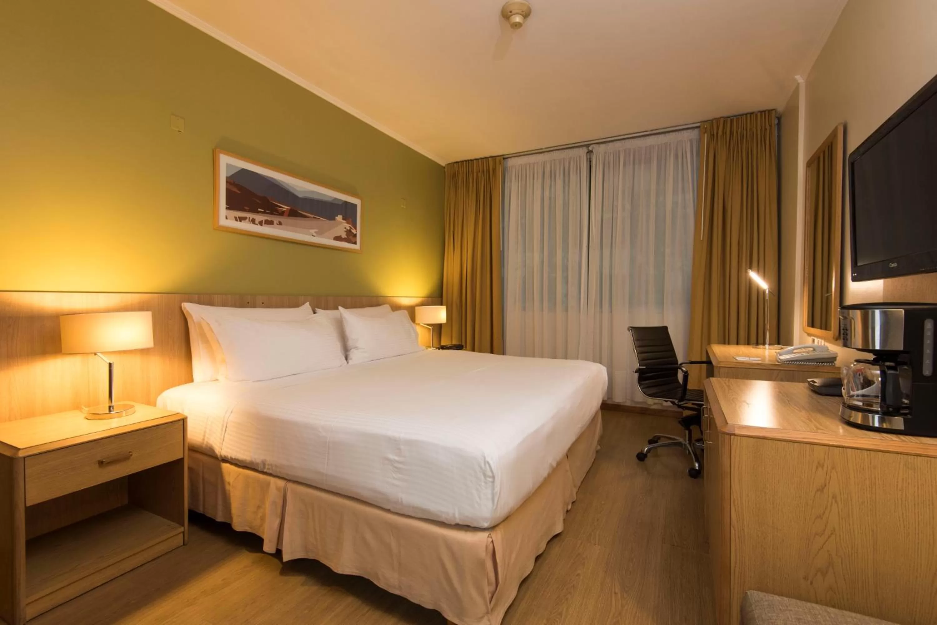 Photo of the whole room, Bed in Holiday Inn Montevideo by IHG