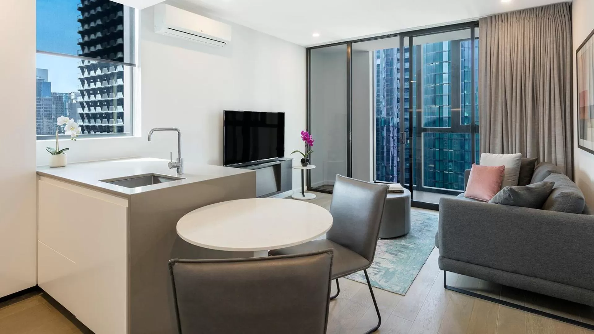 TV and multimedia in Avani Melbourne Central Residences