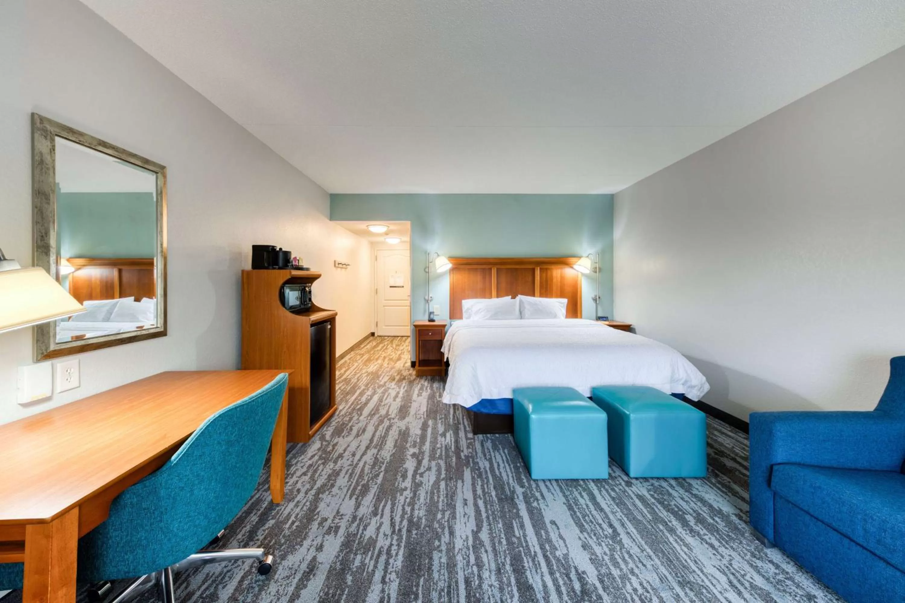 Bedroom, Bed in Hampton Inn Wilmington University Area