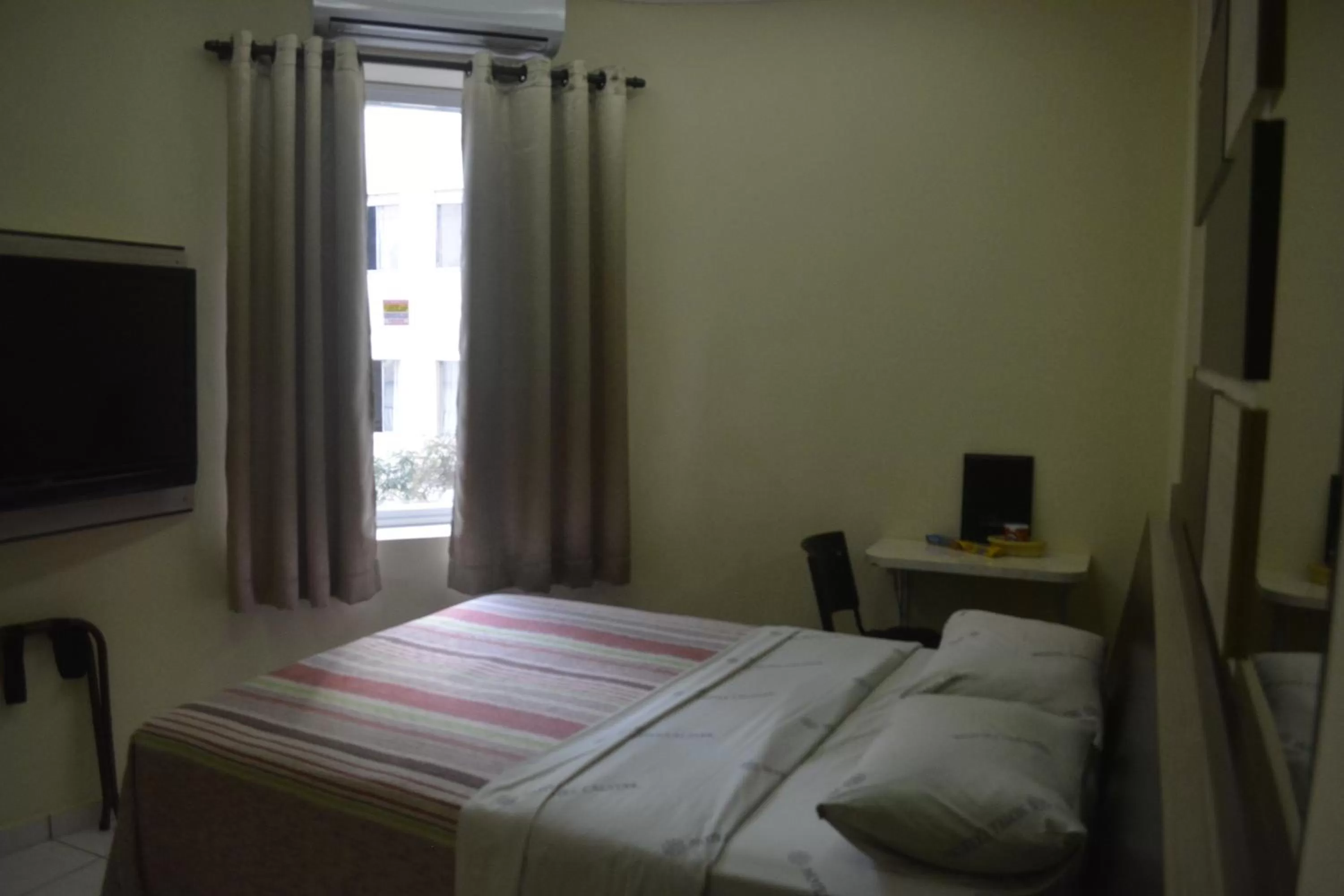 Bed in Hotel Calstar