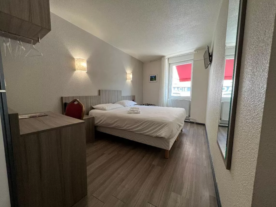 Bed in HOTEL LE FOIRAIL