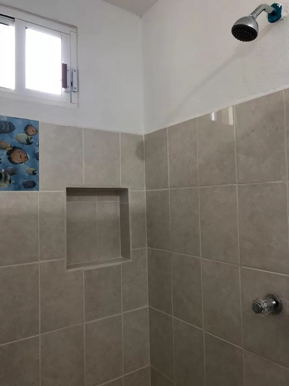 Bathroom in Airport Sleepy Inn