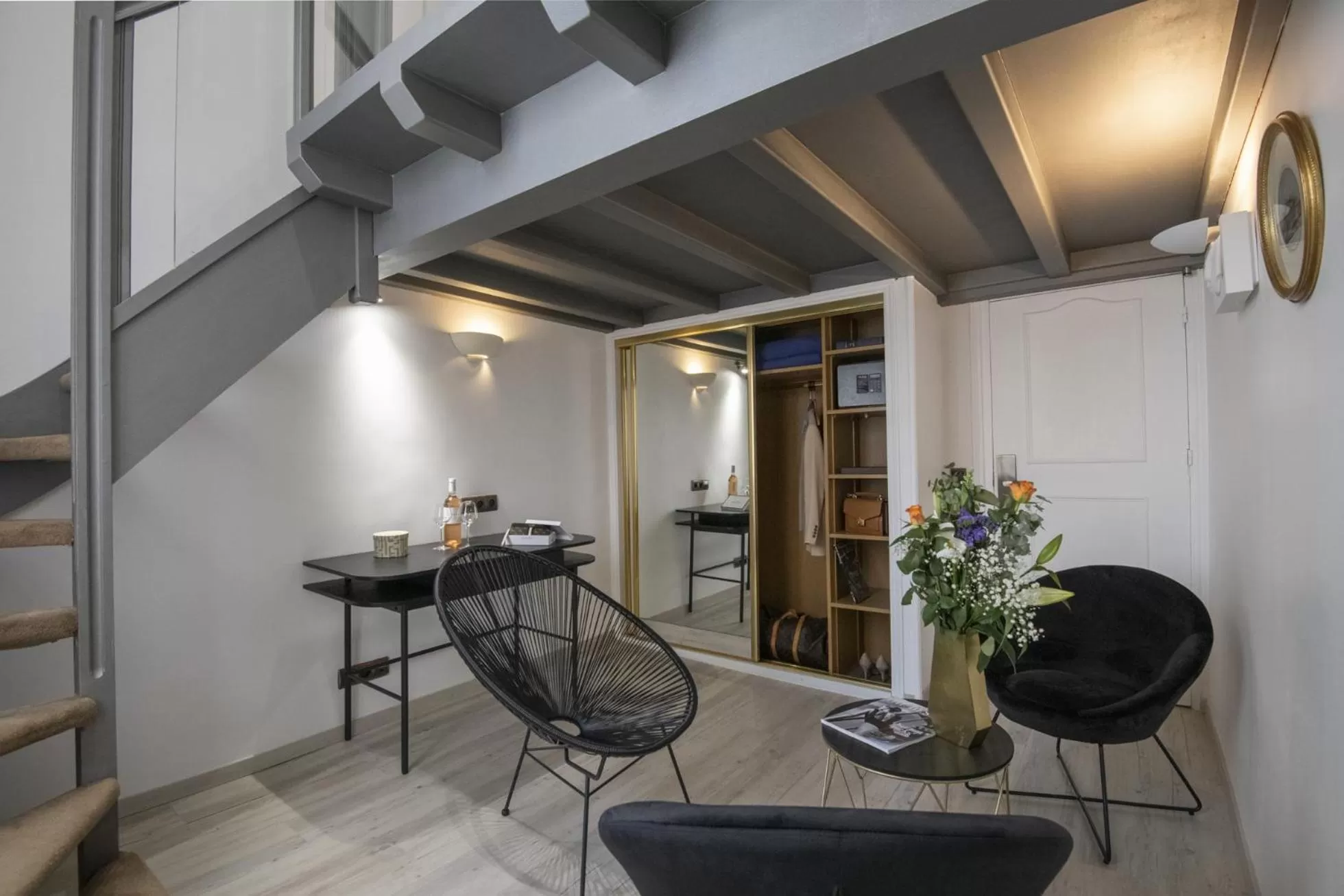 Bedroom in GOLDEN TULIP CANNES HOTEL de PARIS