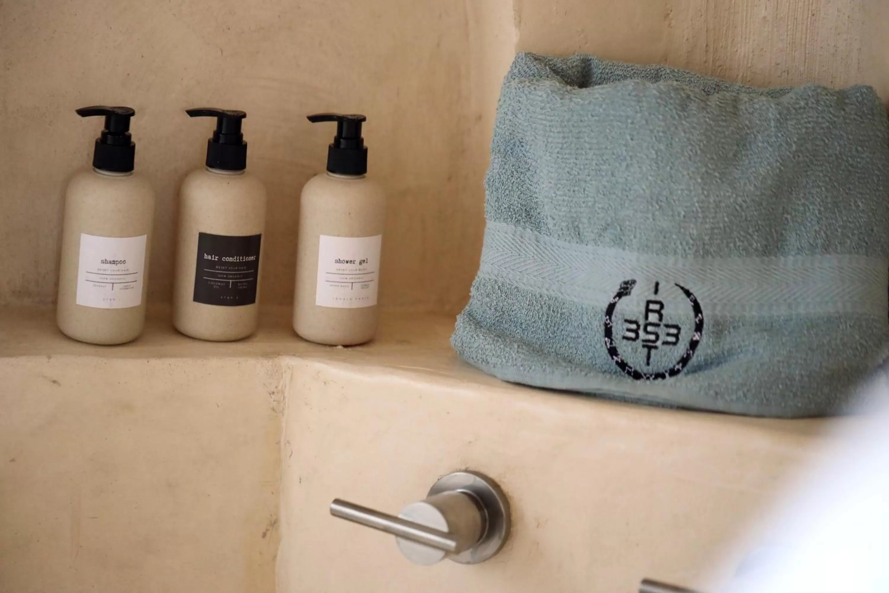 Shower, Bathroom in RESET ATEMPORAL