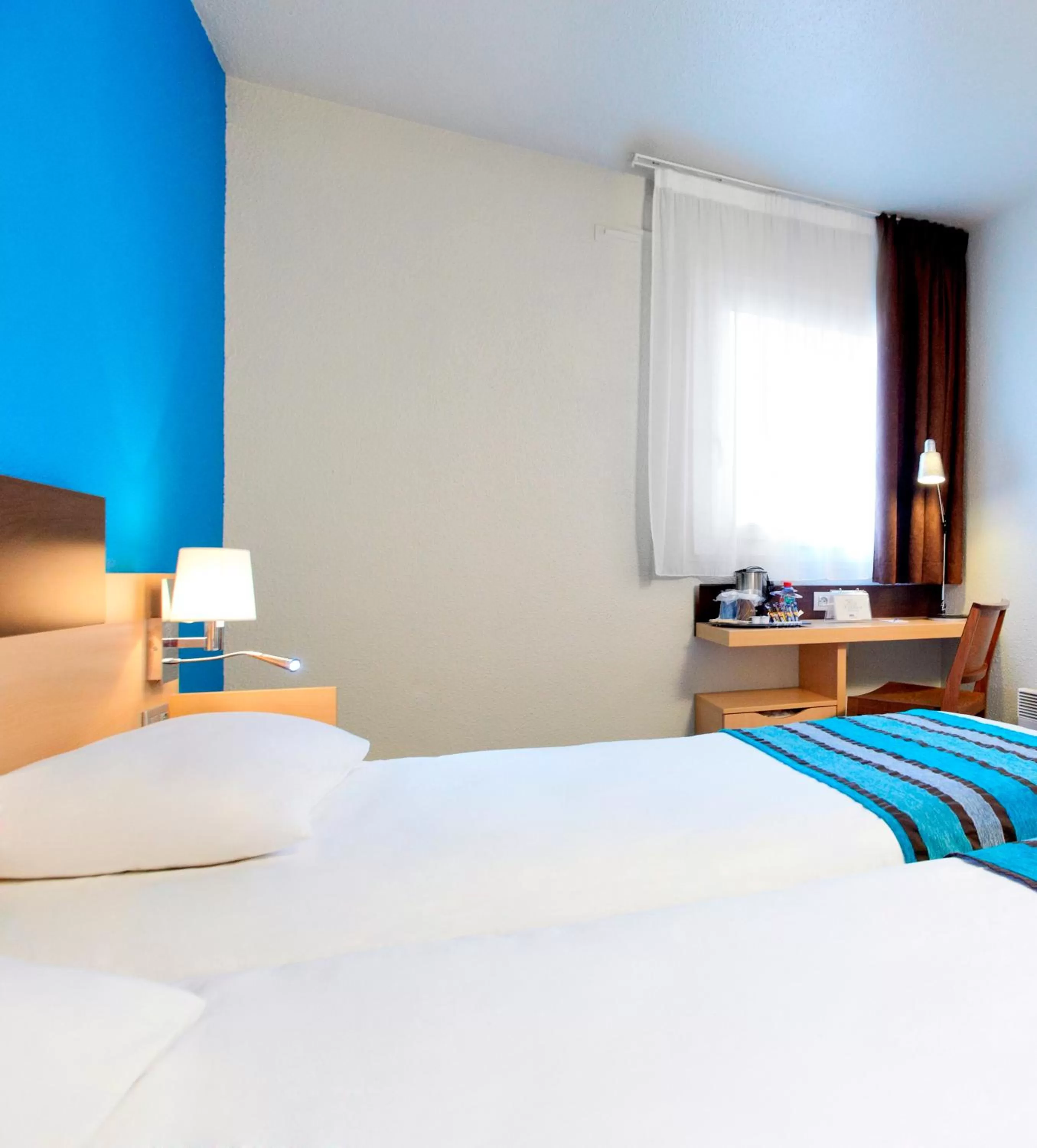 Bed in Kyriad Viry-Chatillon