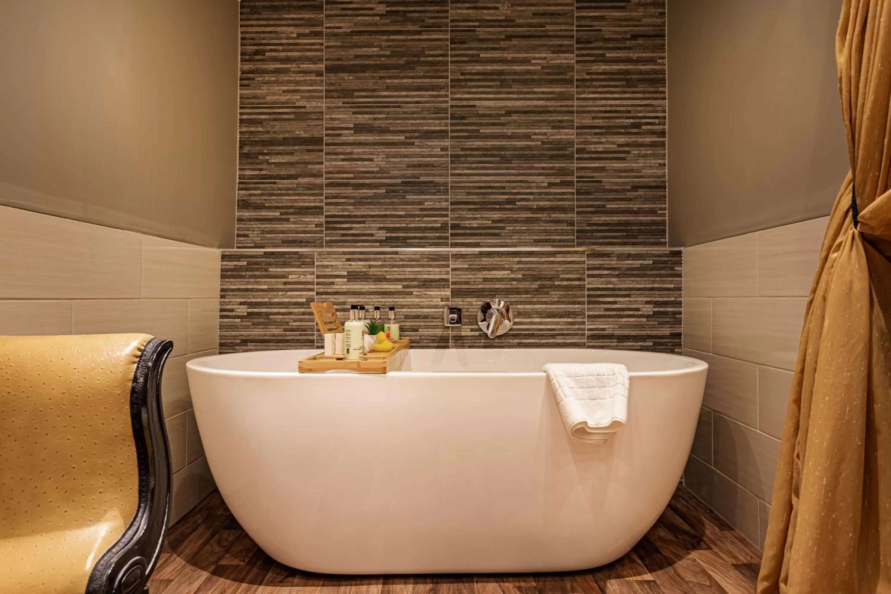 Bathroom in The Castle Hotel, Conwy, North Wales - The Coaching Inn Group