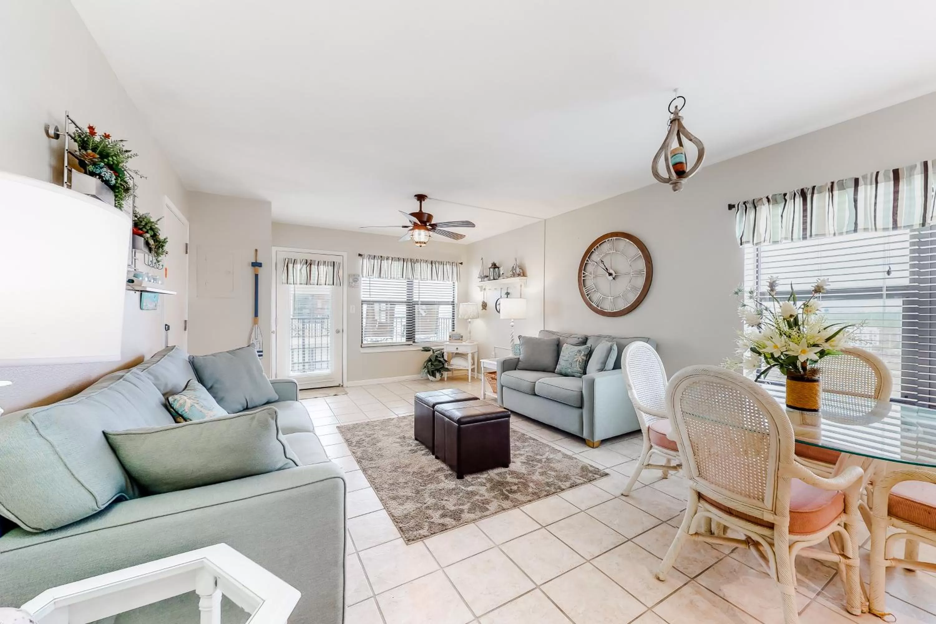 Apartment with Balcony in Island Sunrise II