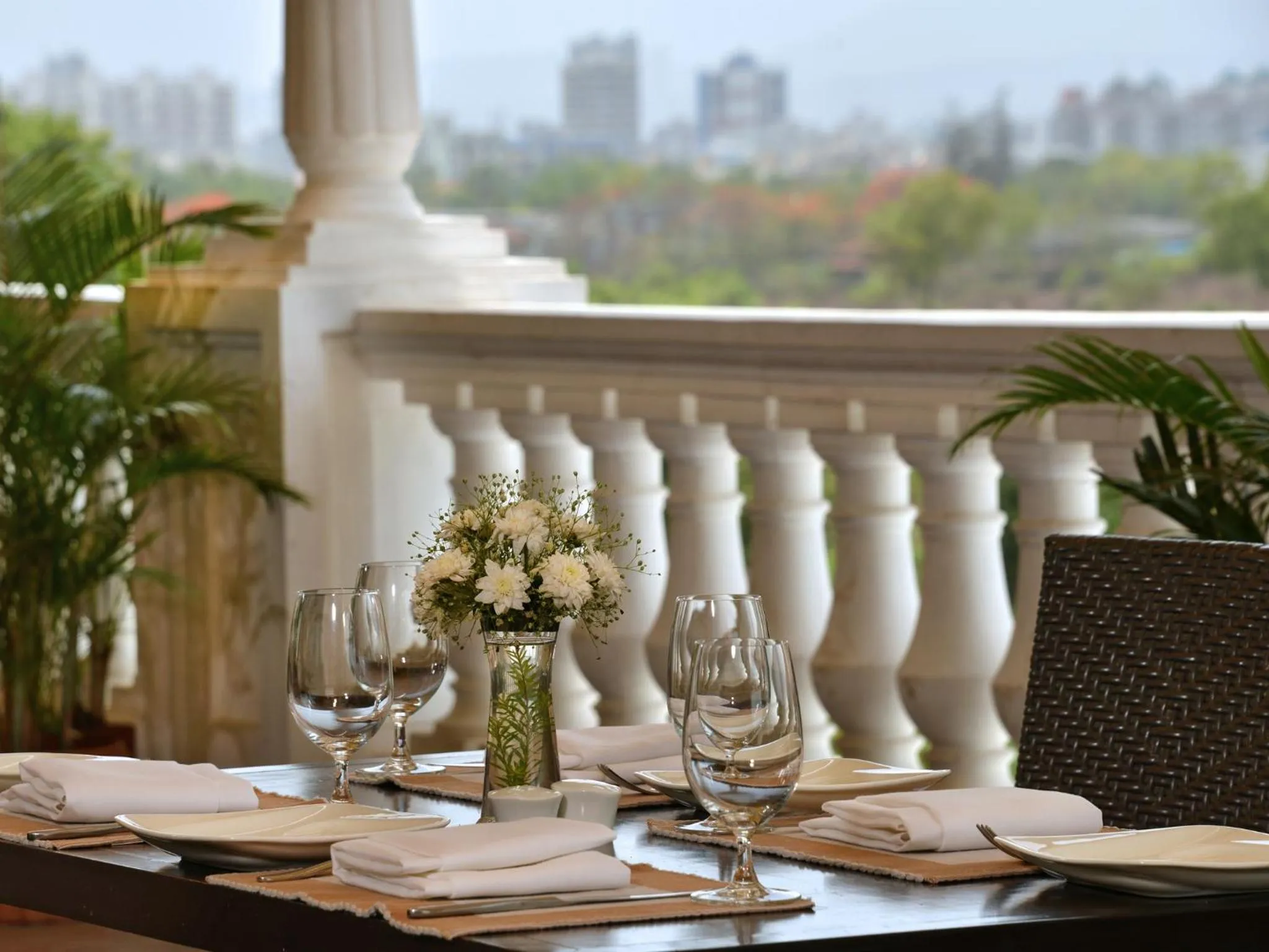 Food and drinks in Majestic Court Sarovar Portico