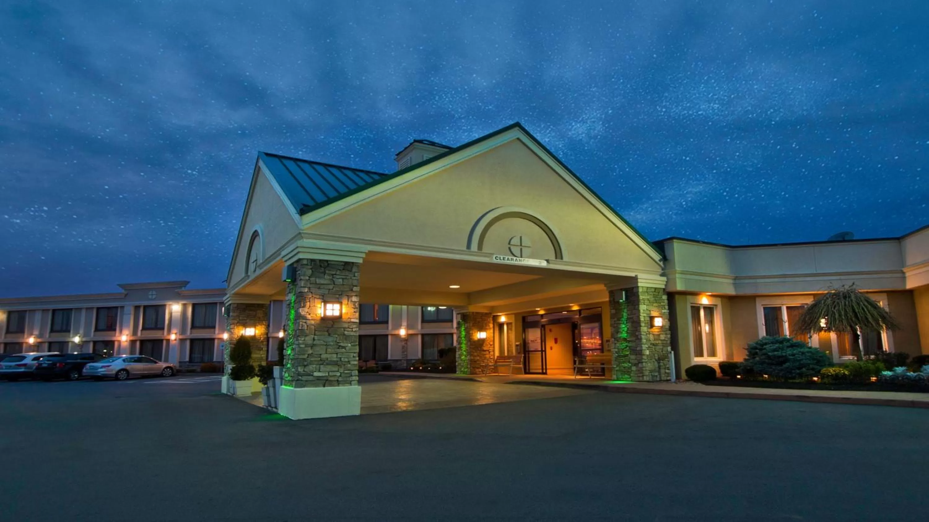 Property building in Buffalo Airport Hotel