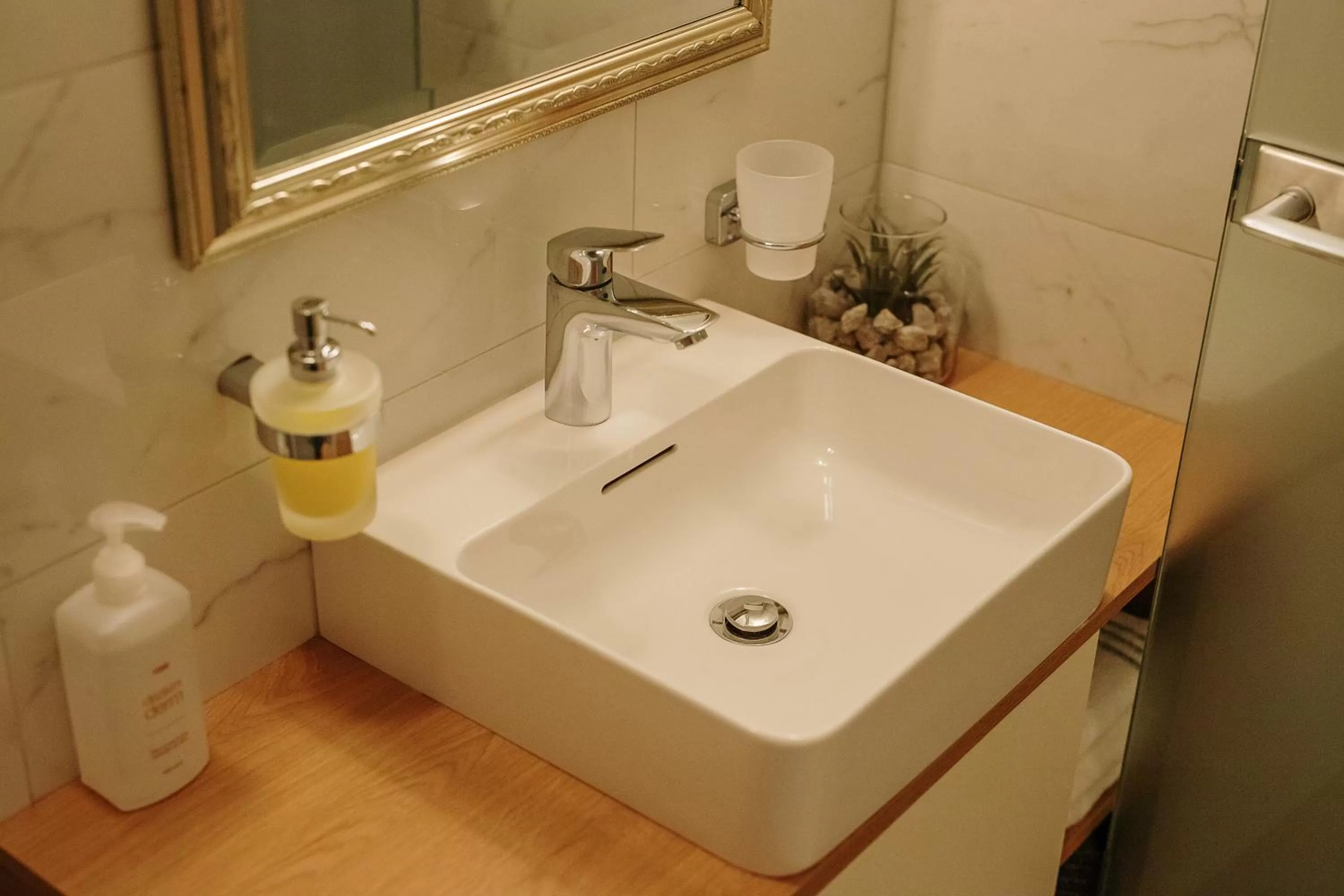 Bathroom in Operna klet Ljubljana