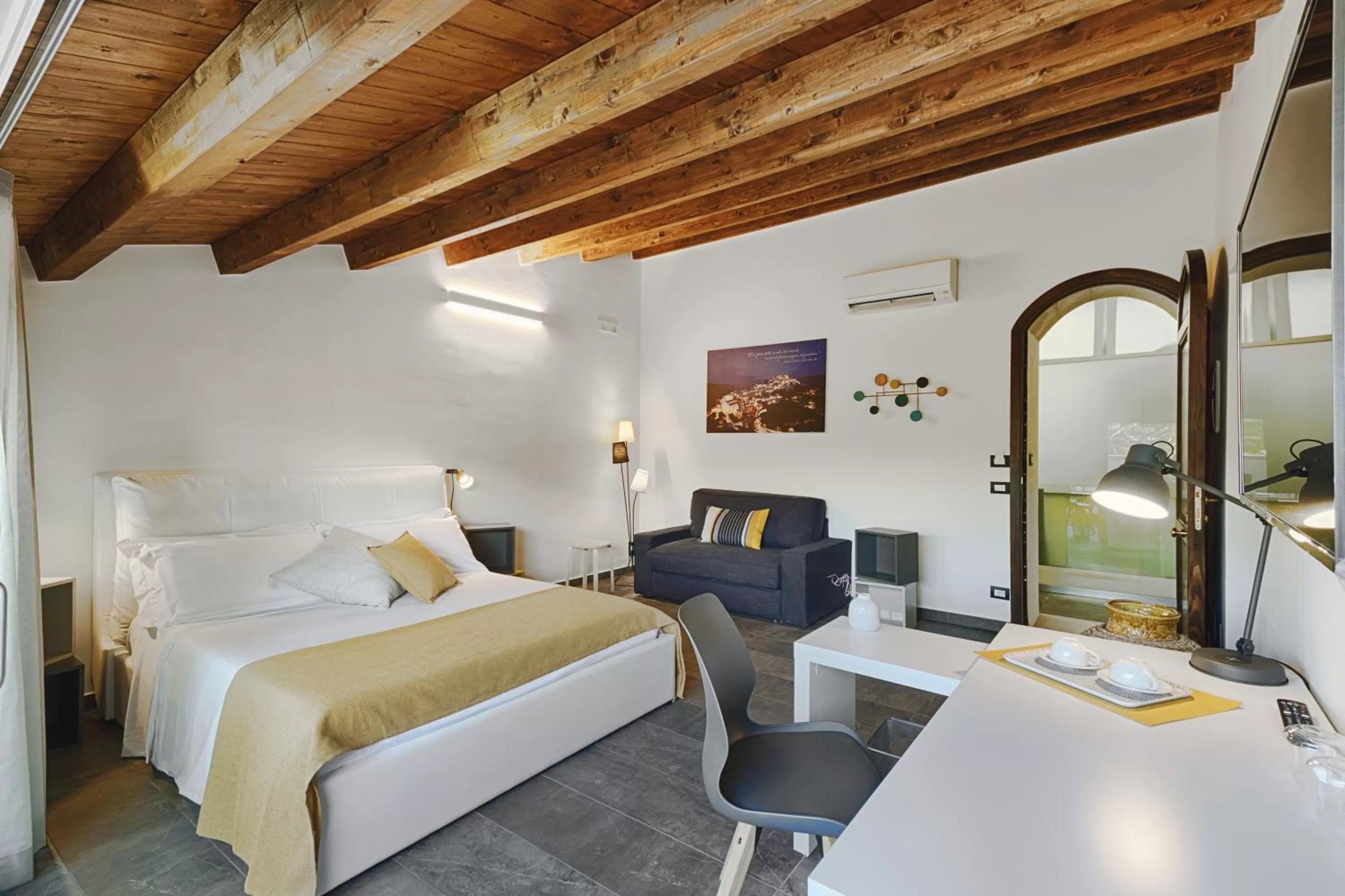 Photo of the whole room, Bed in Centosedici Rooms