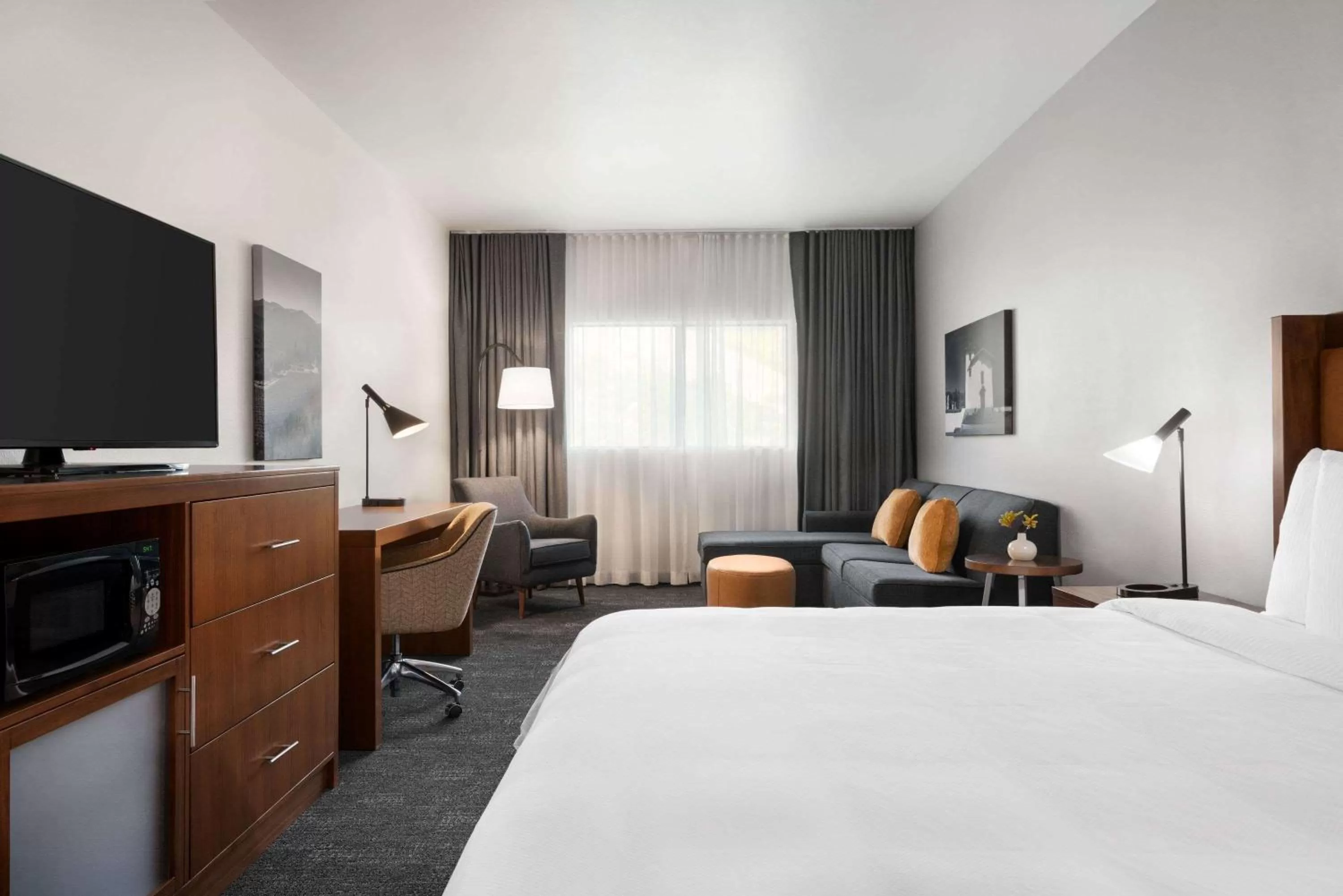 Photo of the whole room, Bed in La Quinta by Wyndham San Luis Obispo