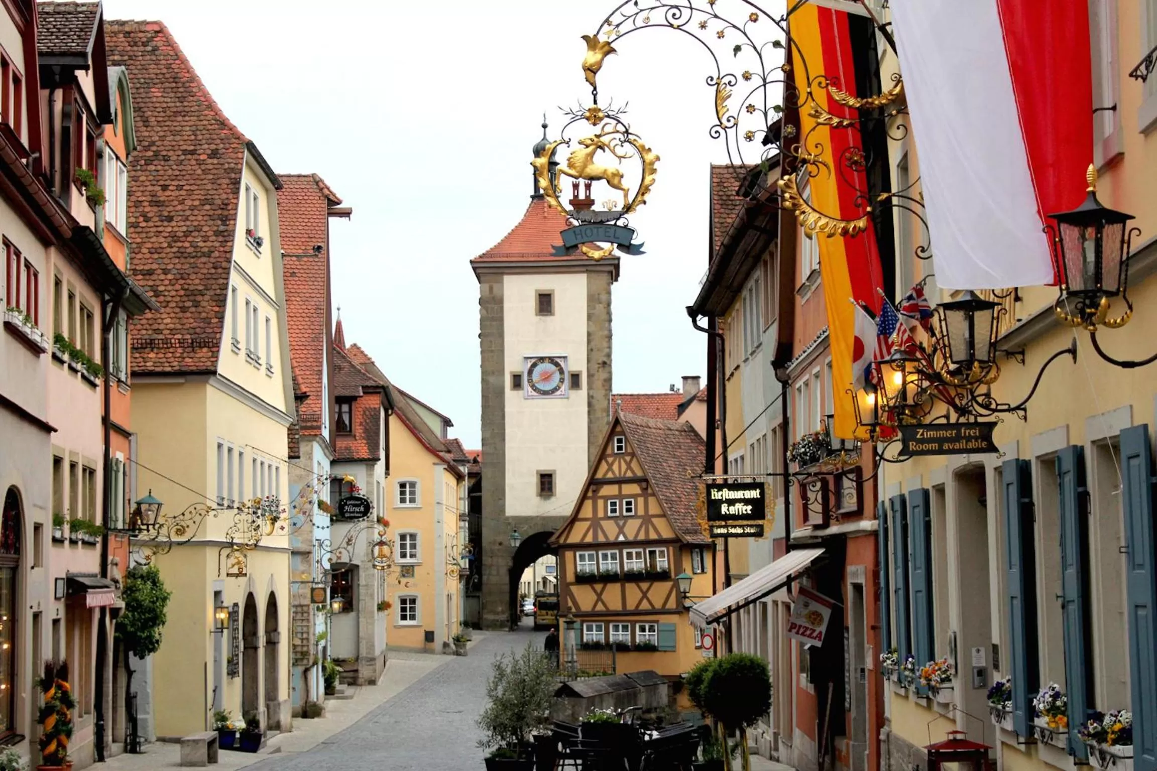 Facade/entrance in Historik Hotel Goldener Hirsch Rothenburg