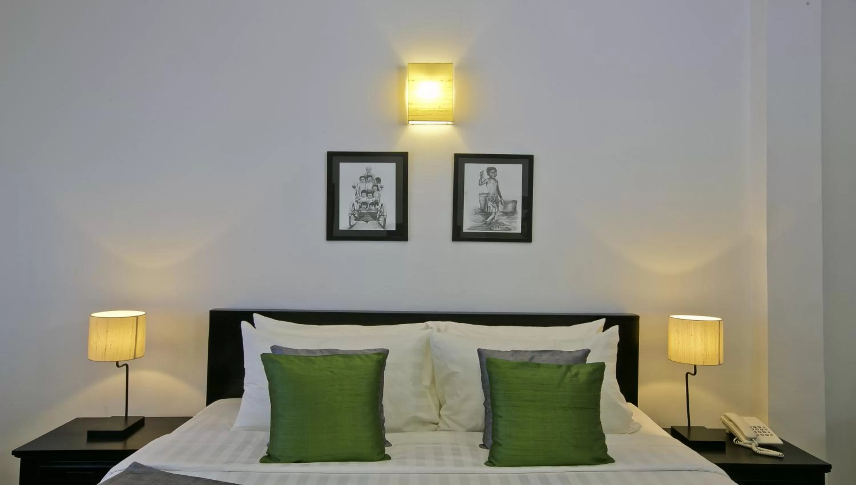 Bed in The Cyclo d'Angkor Boutique Hotel