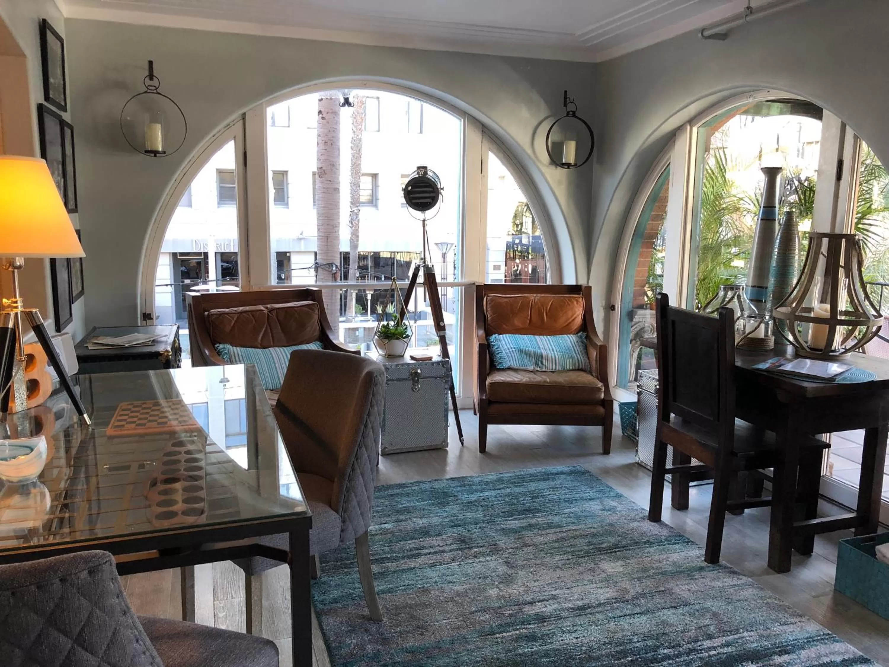 Communal lounge/ TV room in Broadlind Hotel