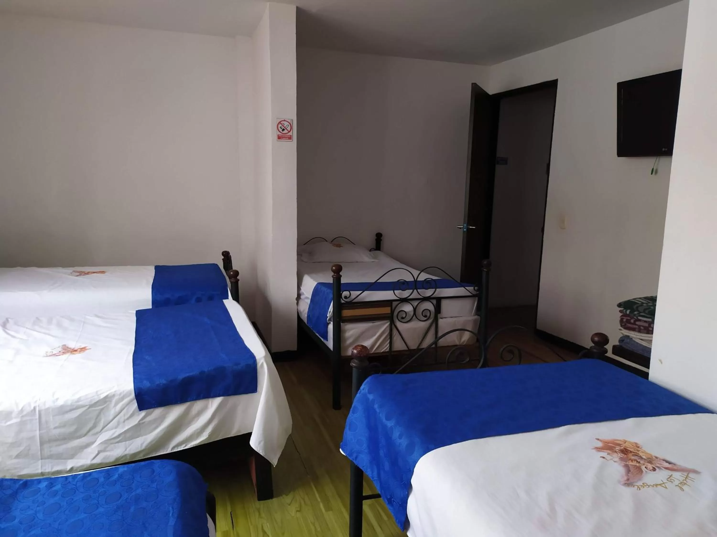 Bed in HOTEL LOS ÁNGELES